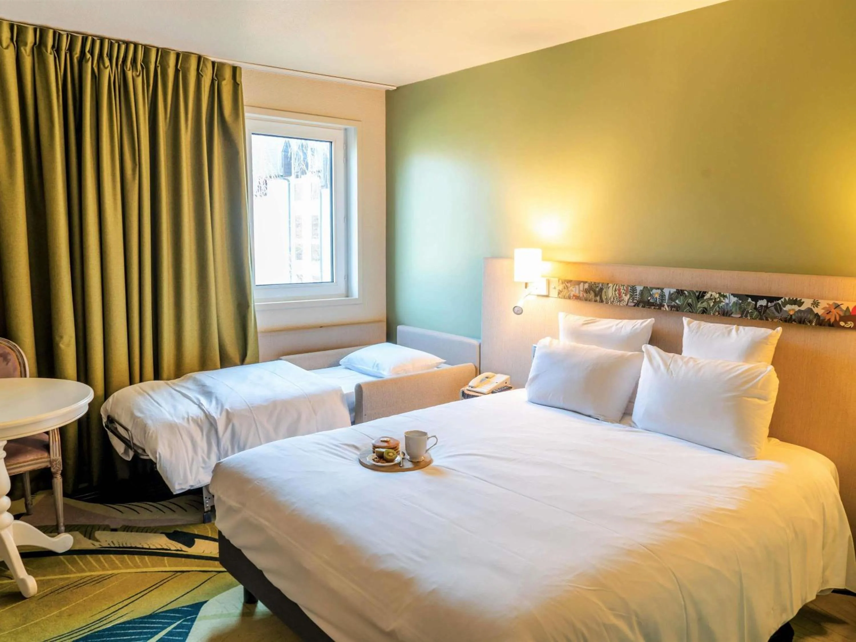 Bedroom, Bed in Hotel Mercure Parc du Coudray - Barbizon