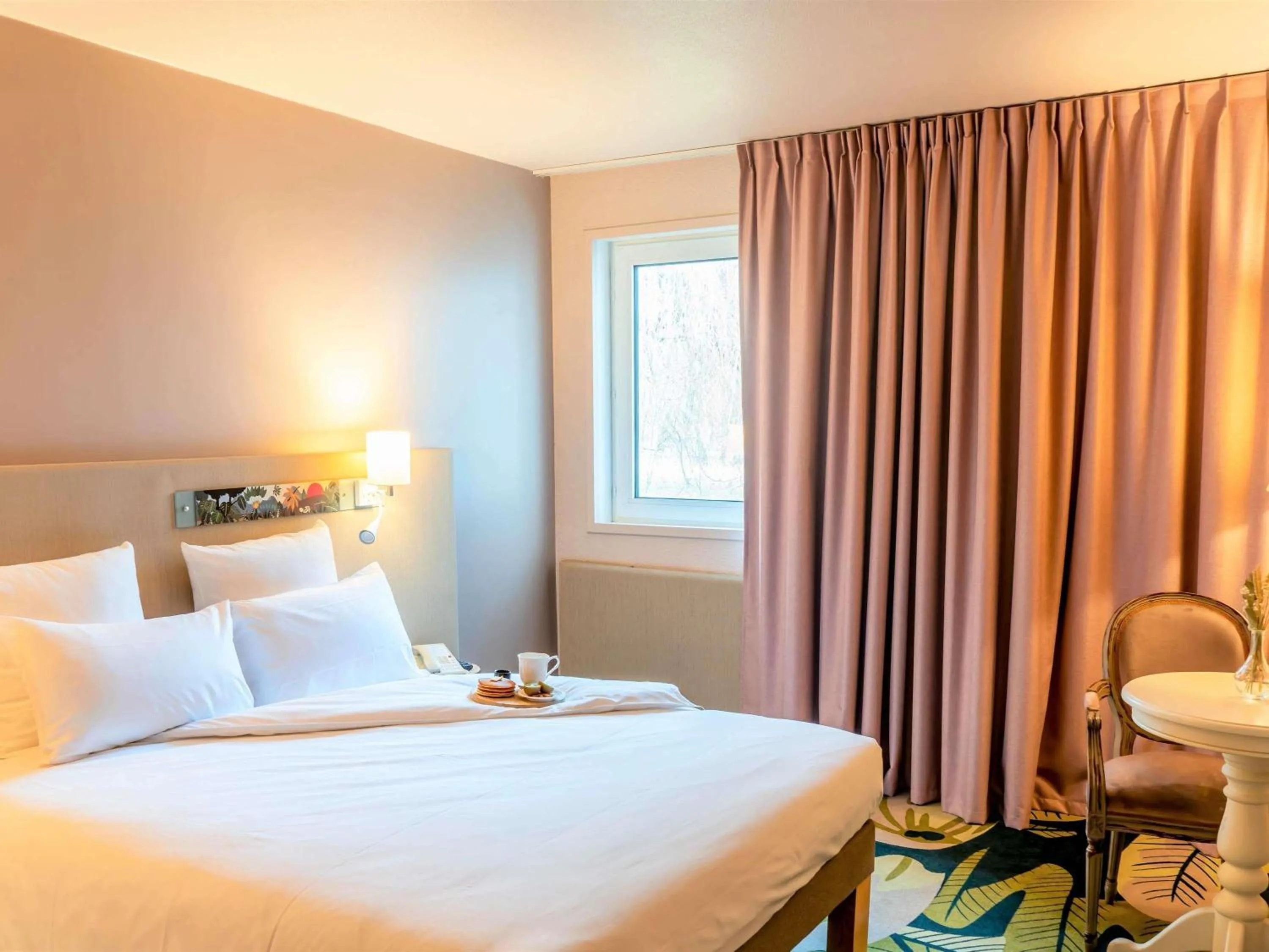 Bedroom, Bed in Hotel Mercure Parc du Coudray - Barbizon