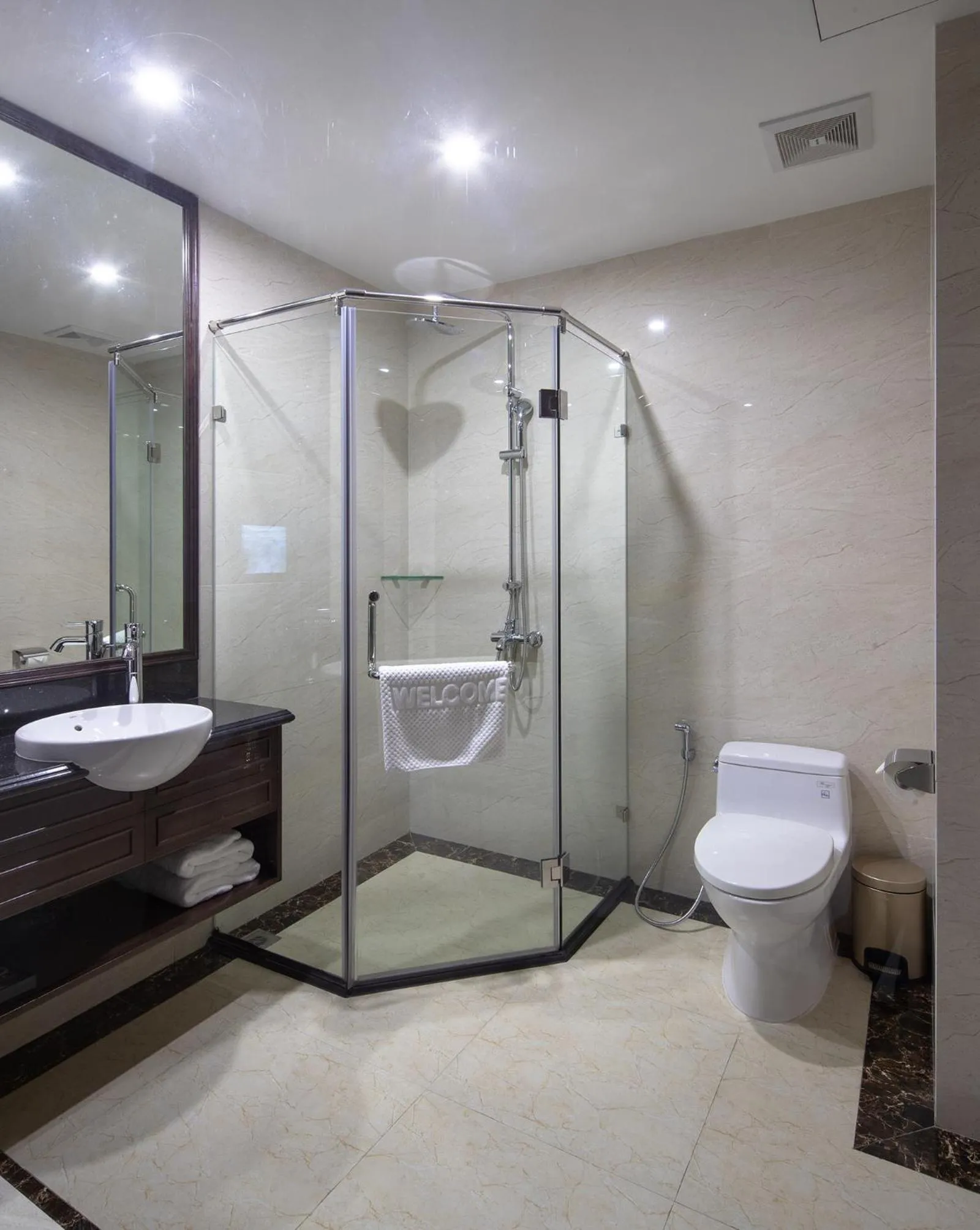 Bathroom in Dragon Legend Hotel