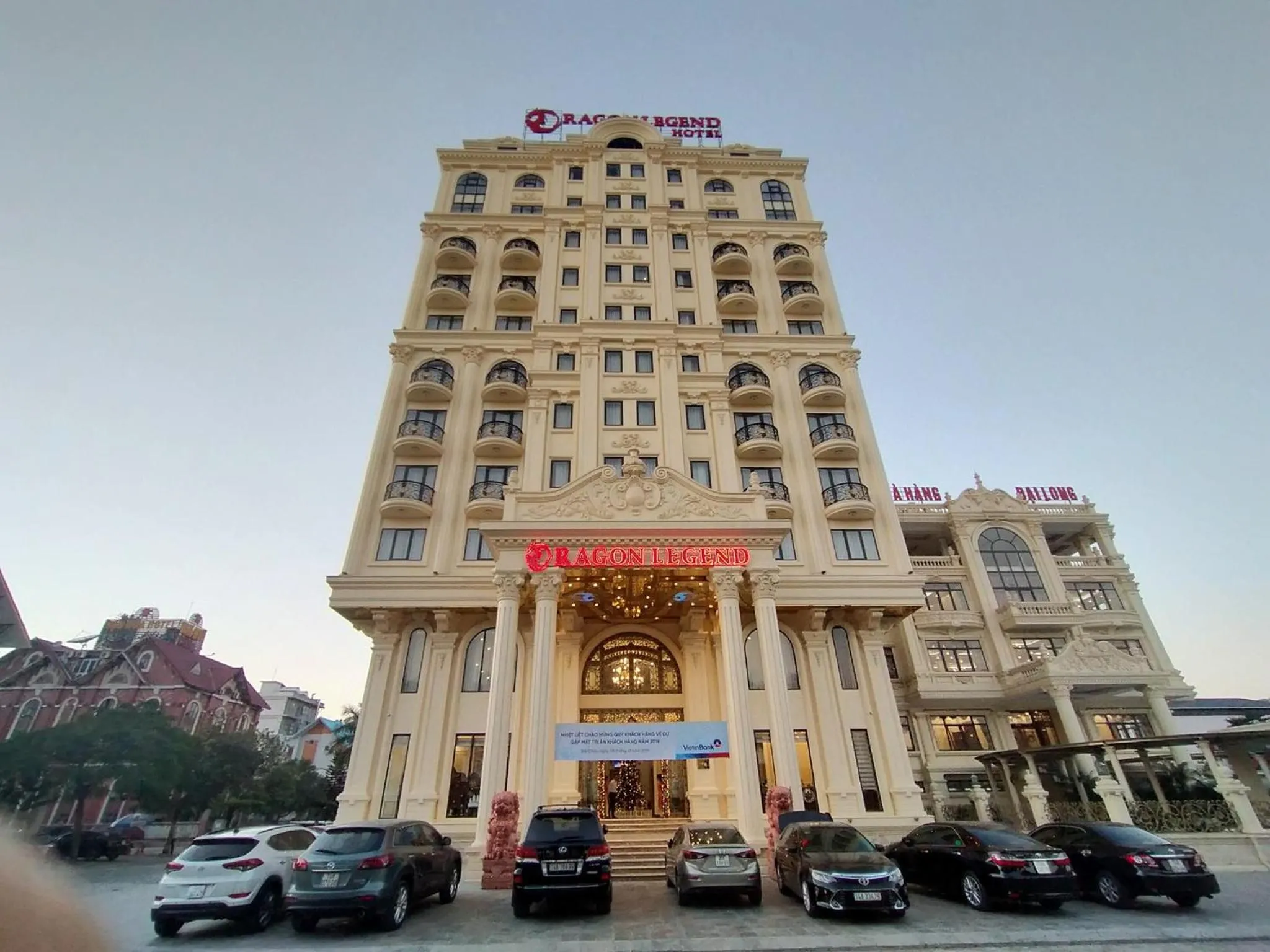 Facade/entrance in Dragon Legend Hotel