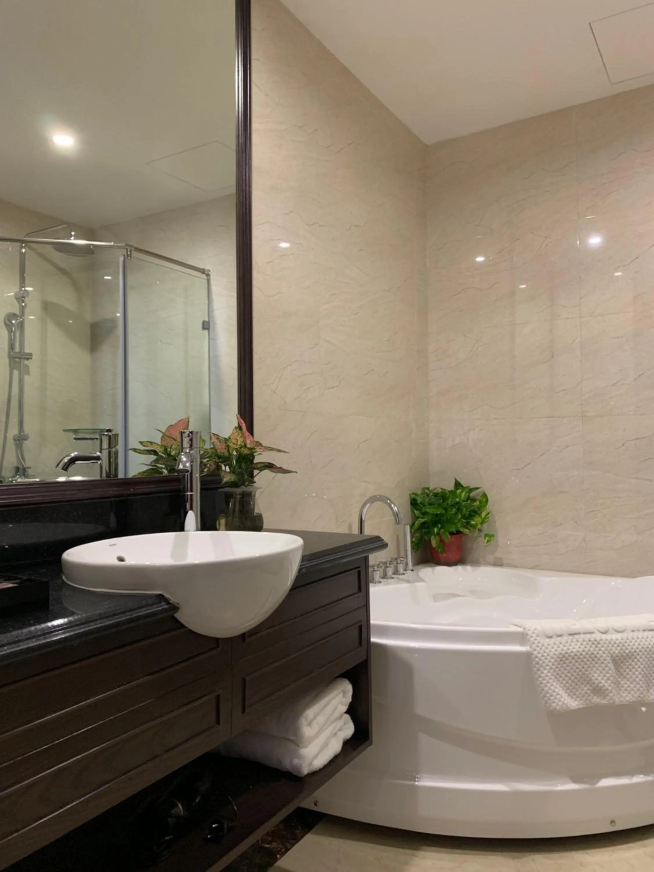 Bathroom in Dragon Legend Hotel