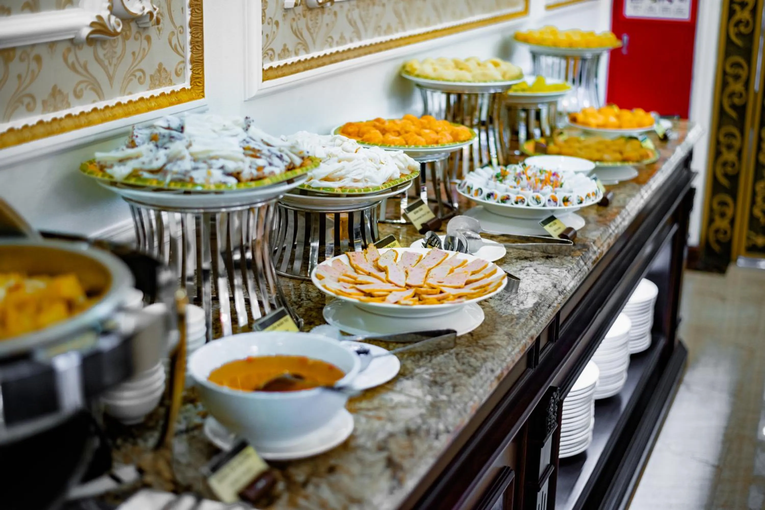 Restaurant/places to eat in Dragon Legend Hotel