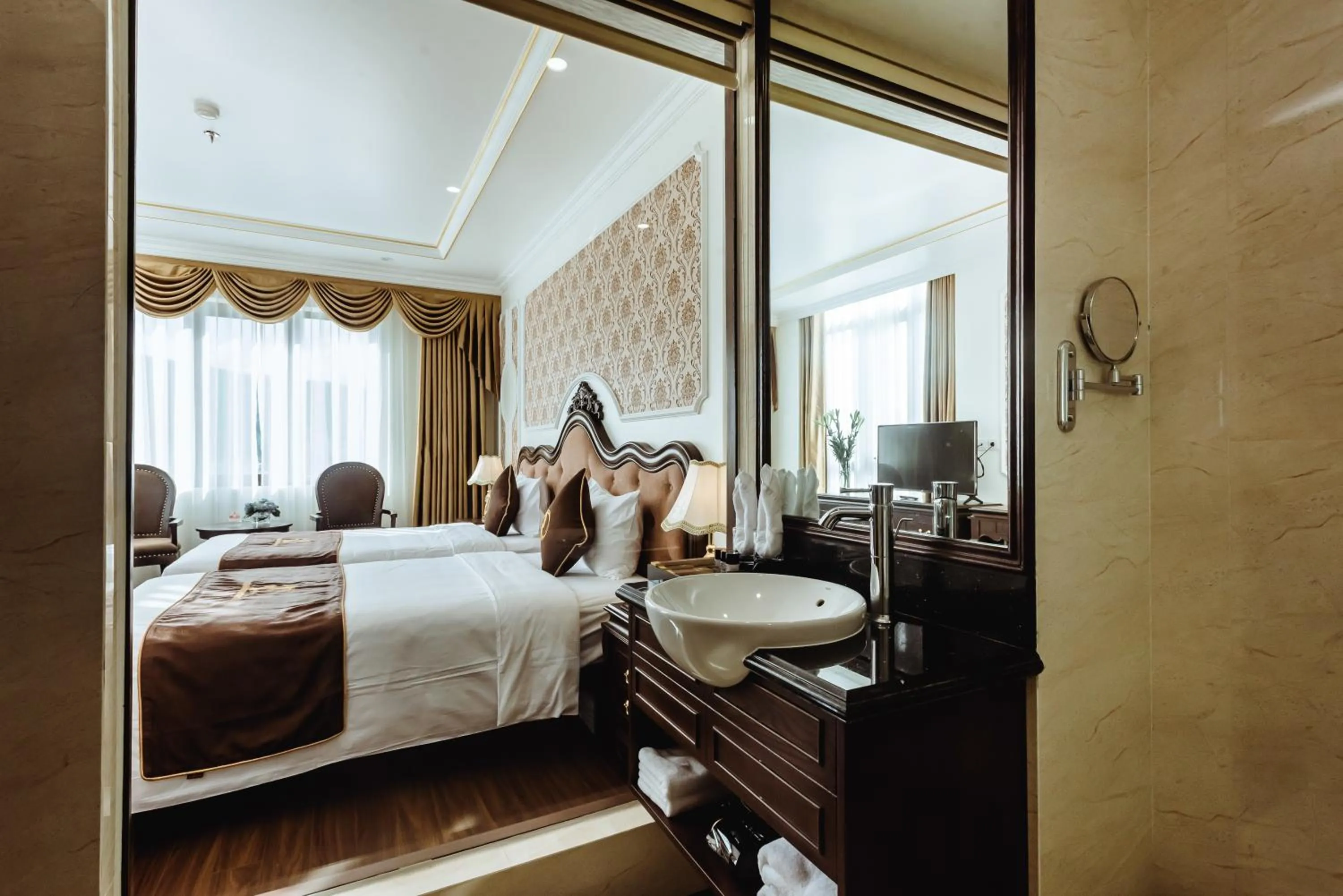 Bed in Dragon Legend Hotel