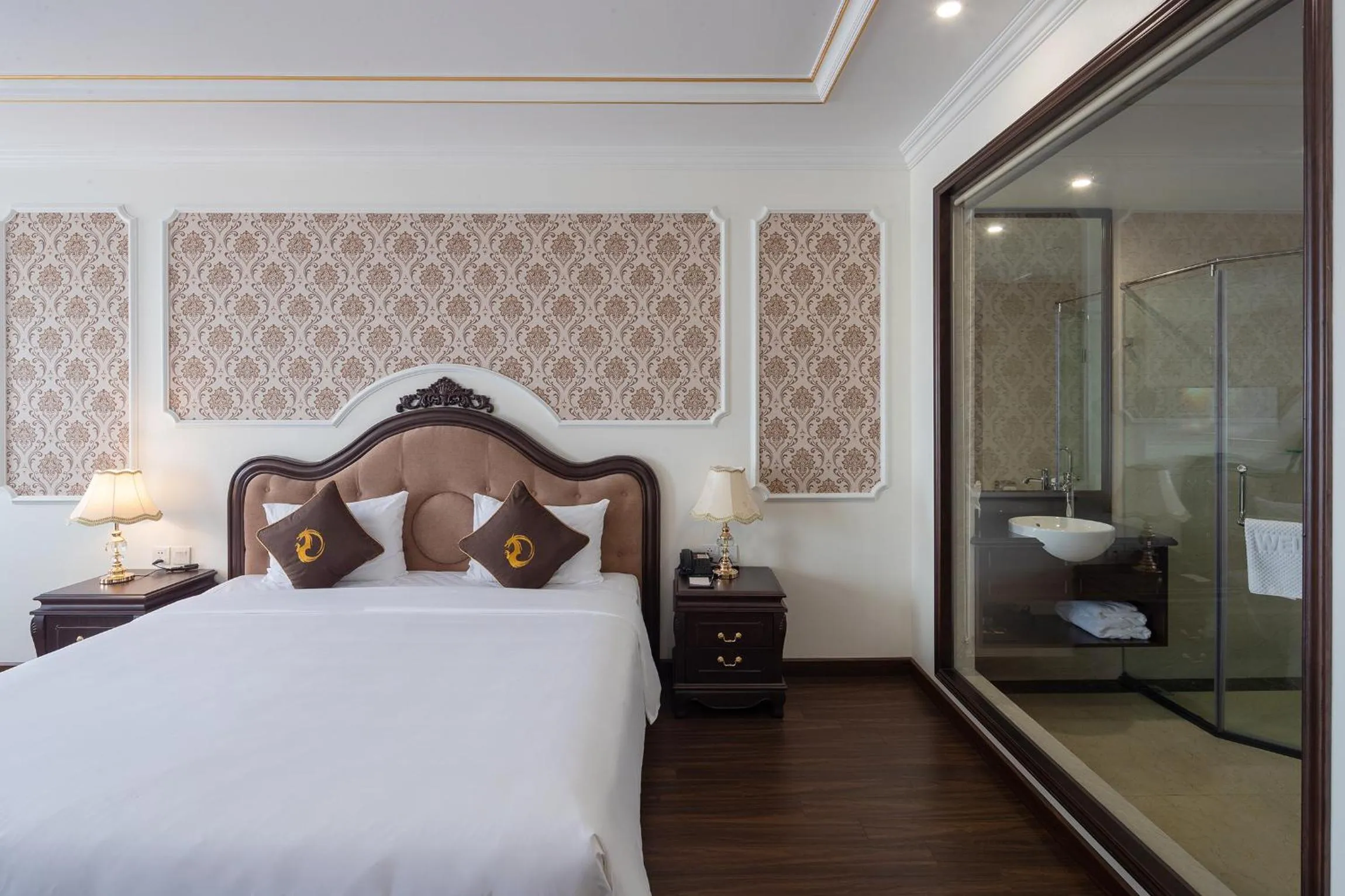 Bedroom, Bed in Dragon Legend Hotel