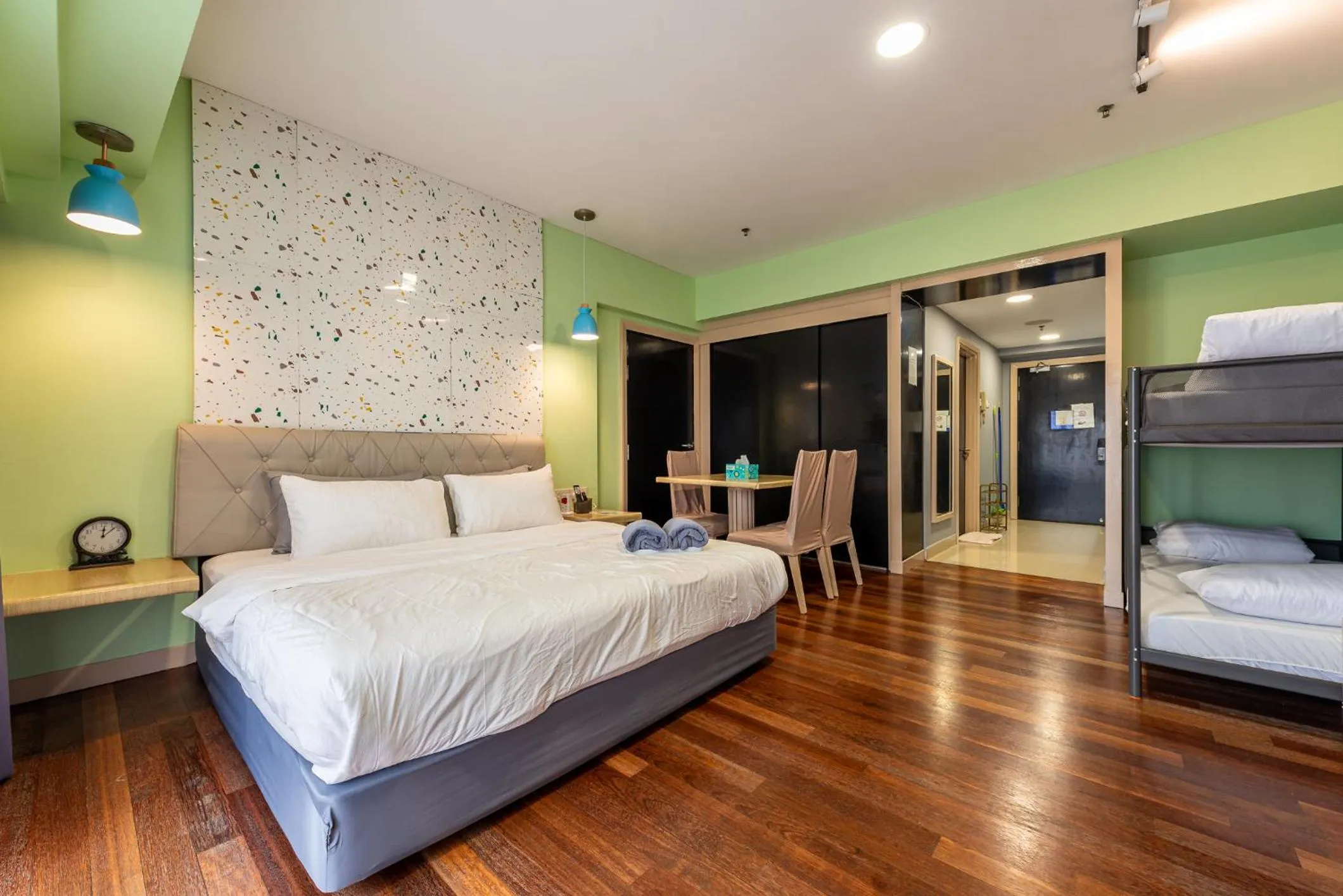 Bed in Resort Suites Pyramid & Lagoon