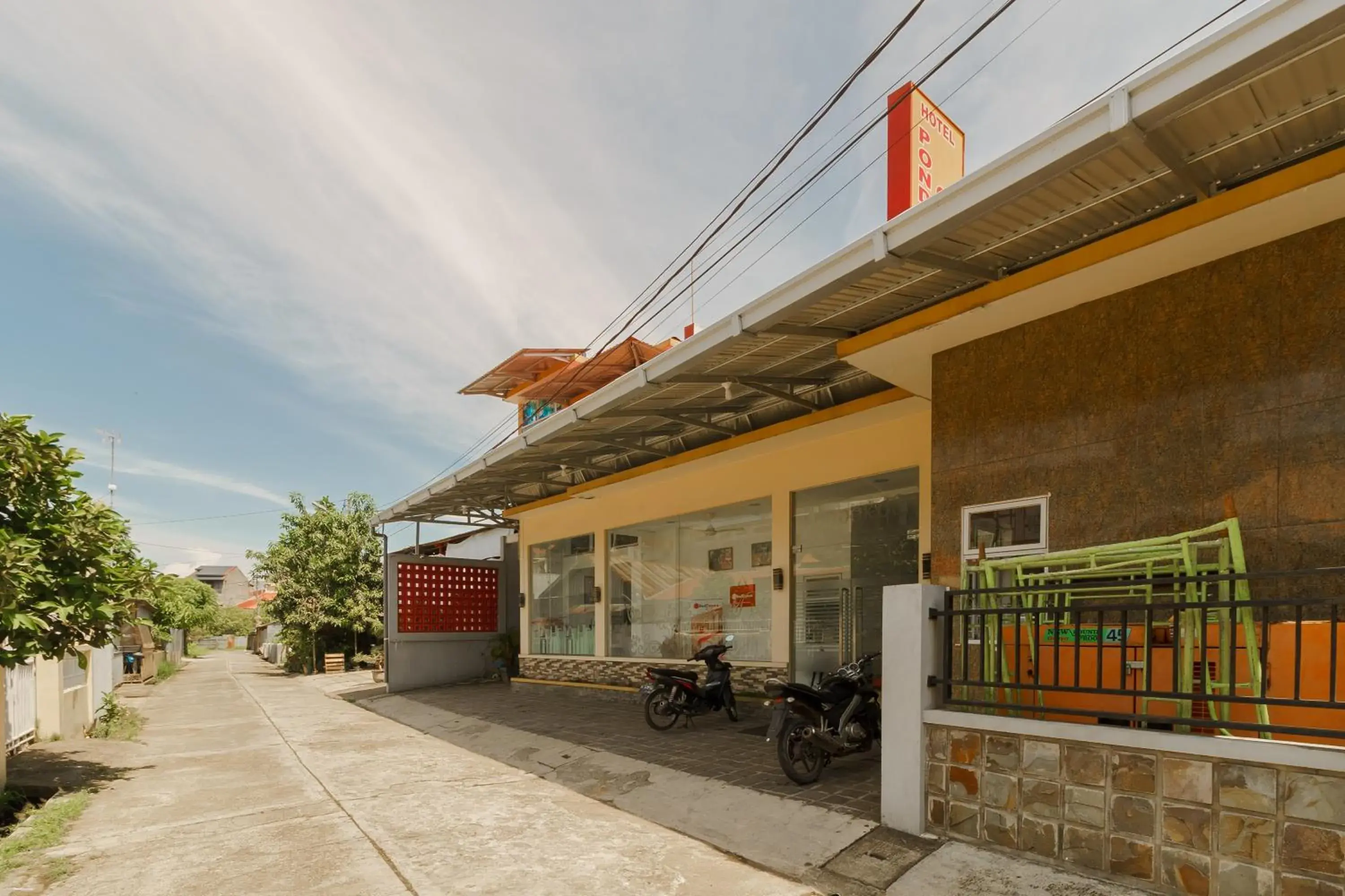 RedDoorz Syariah near Jembatan Siti Nurbaya Padang RedDoorz Syariah near Jembatan Siti Nurbaya Padang