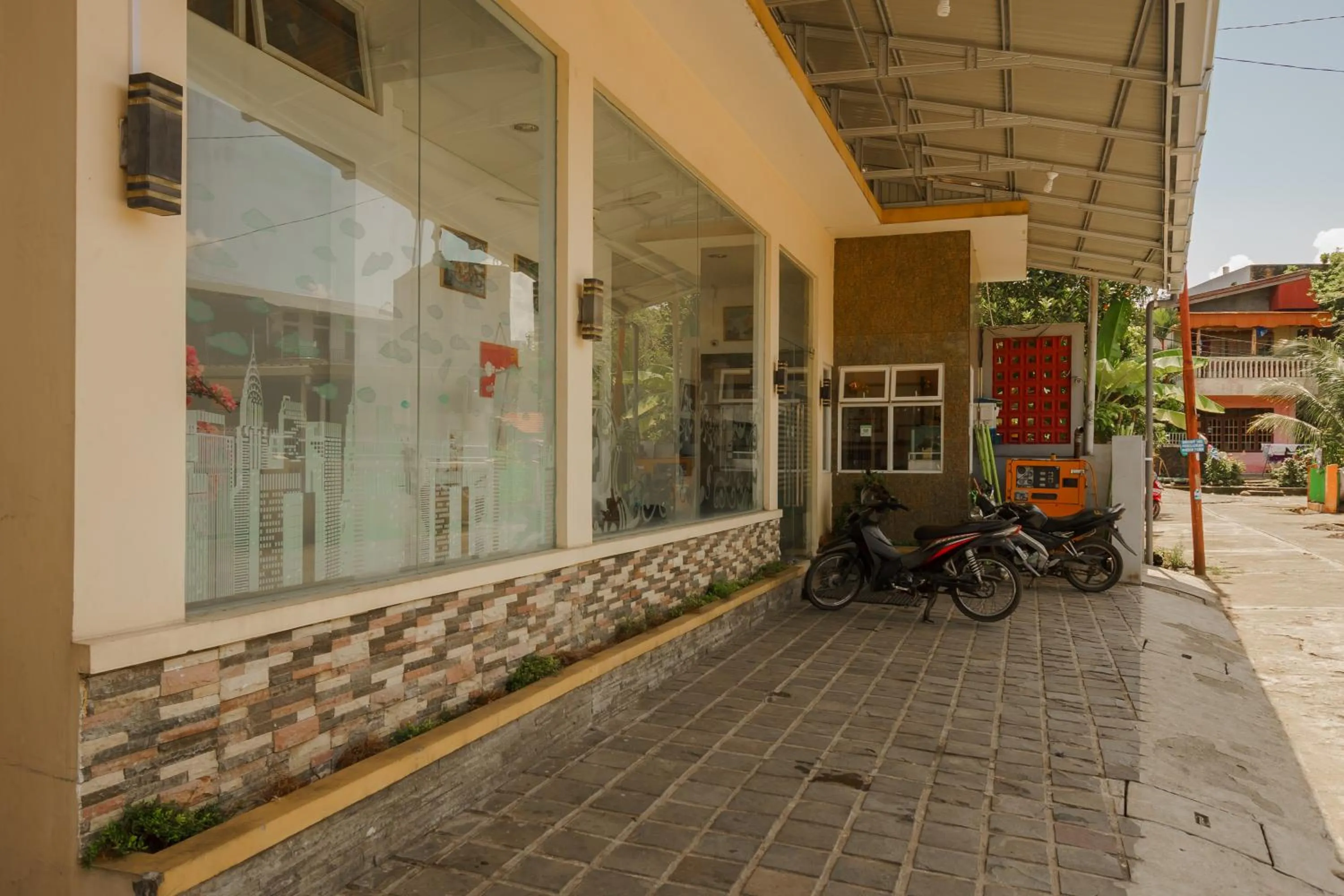 Facade/entrance in RedDoorz Syariah near Jembatan Siti Nurbaya Padang