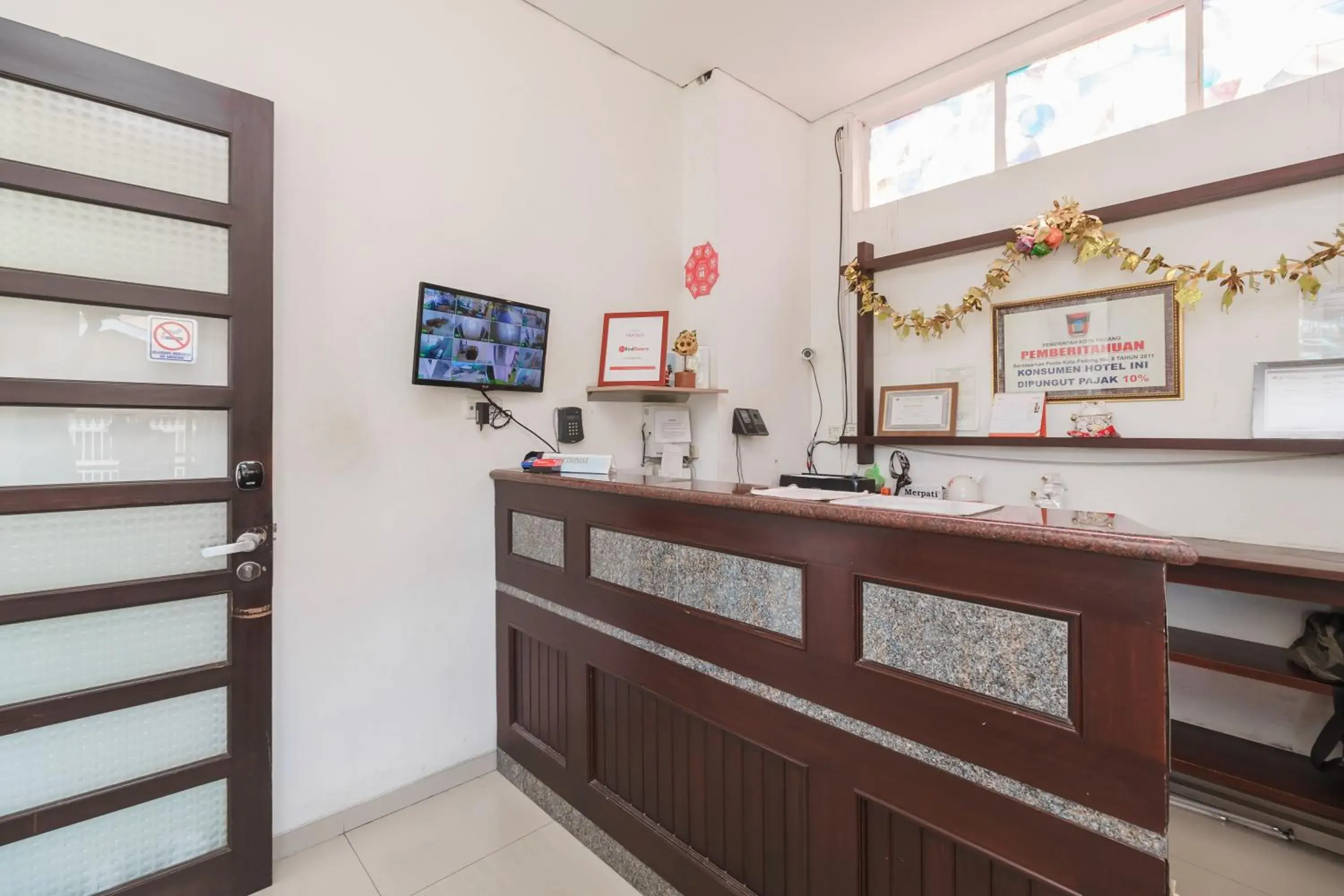 RedDoorz Syariah near Jembatan Siti Nurbaya Padang RedDoorz Syariah near Jembatan Siti Nurbaya Padang