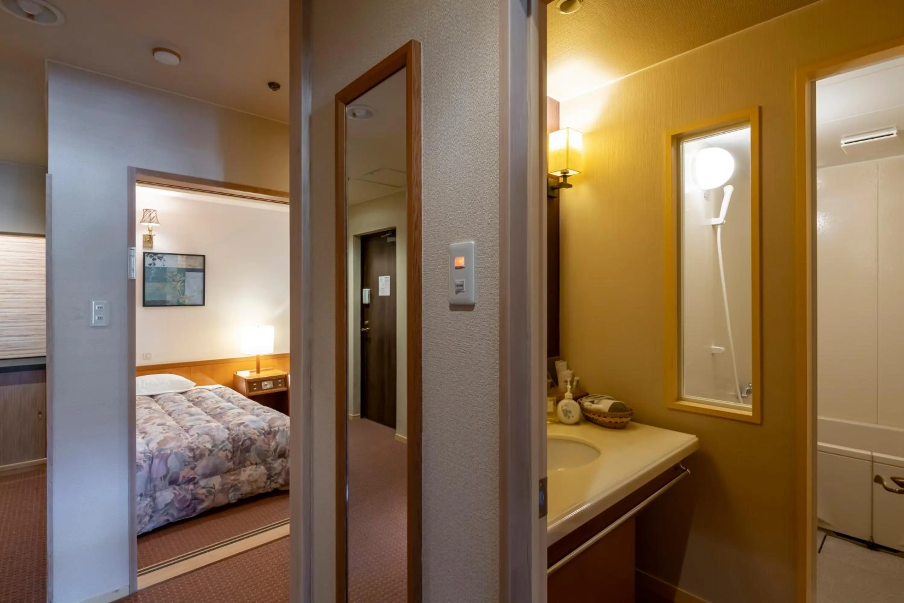 Shower, Bed in Kinugawa Grand Hotel Yumenotoki
