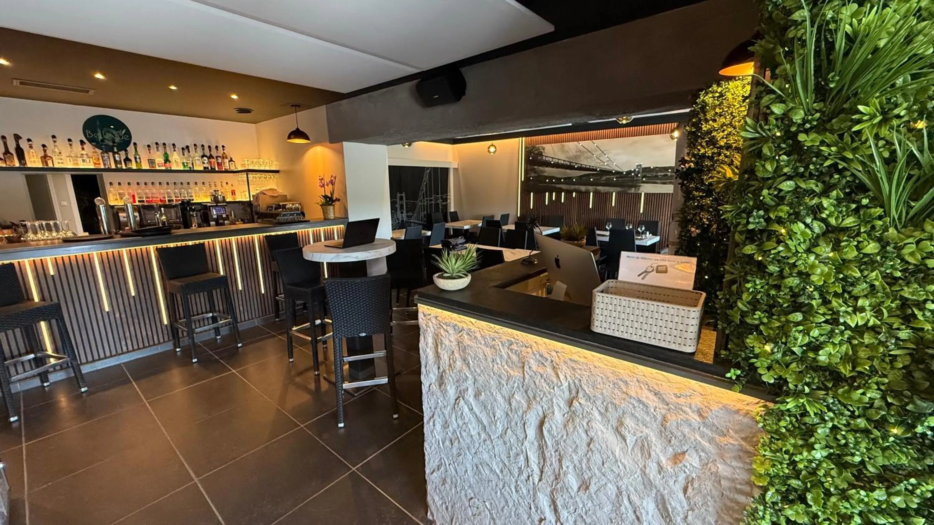 Restaurant/places to eat in Logis Hôtel Restaurant Bellevue