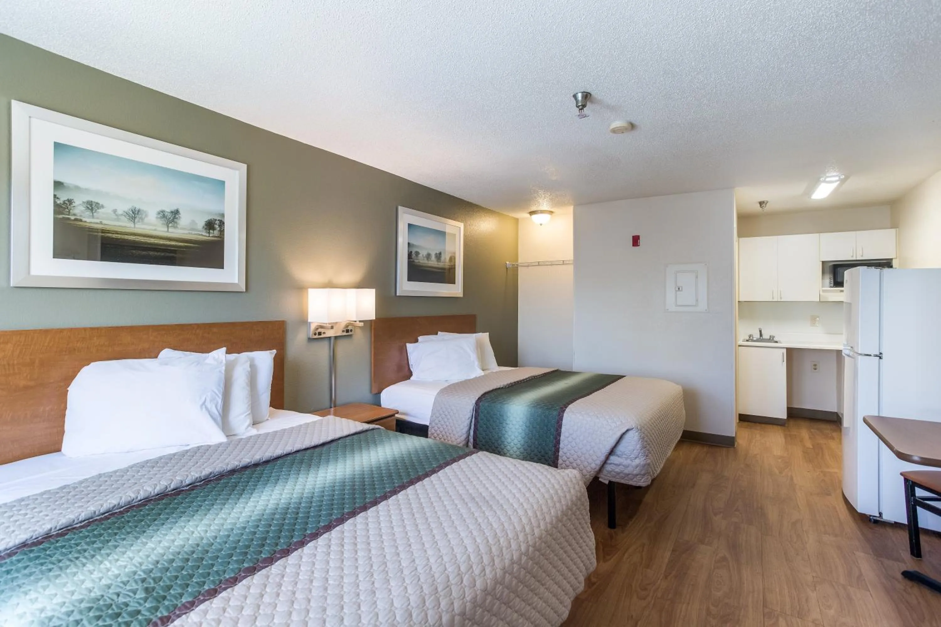 Bedroom in HomeTowne Studios by Red Roof Nashville - Airport/Briley Pkwy