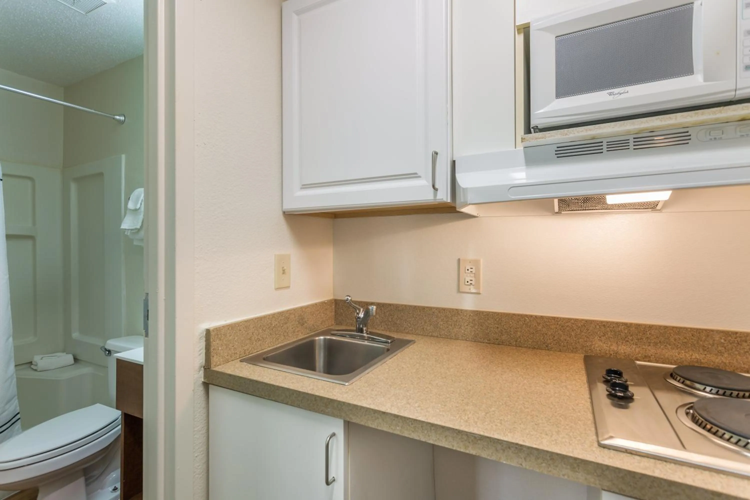 Photo of the whole room, Kitchen/Kitchenette in HomeTowne Studios by Red Roof Nashville - Airport/Briley Pkwy