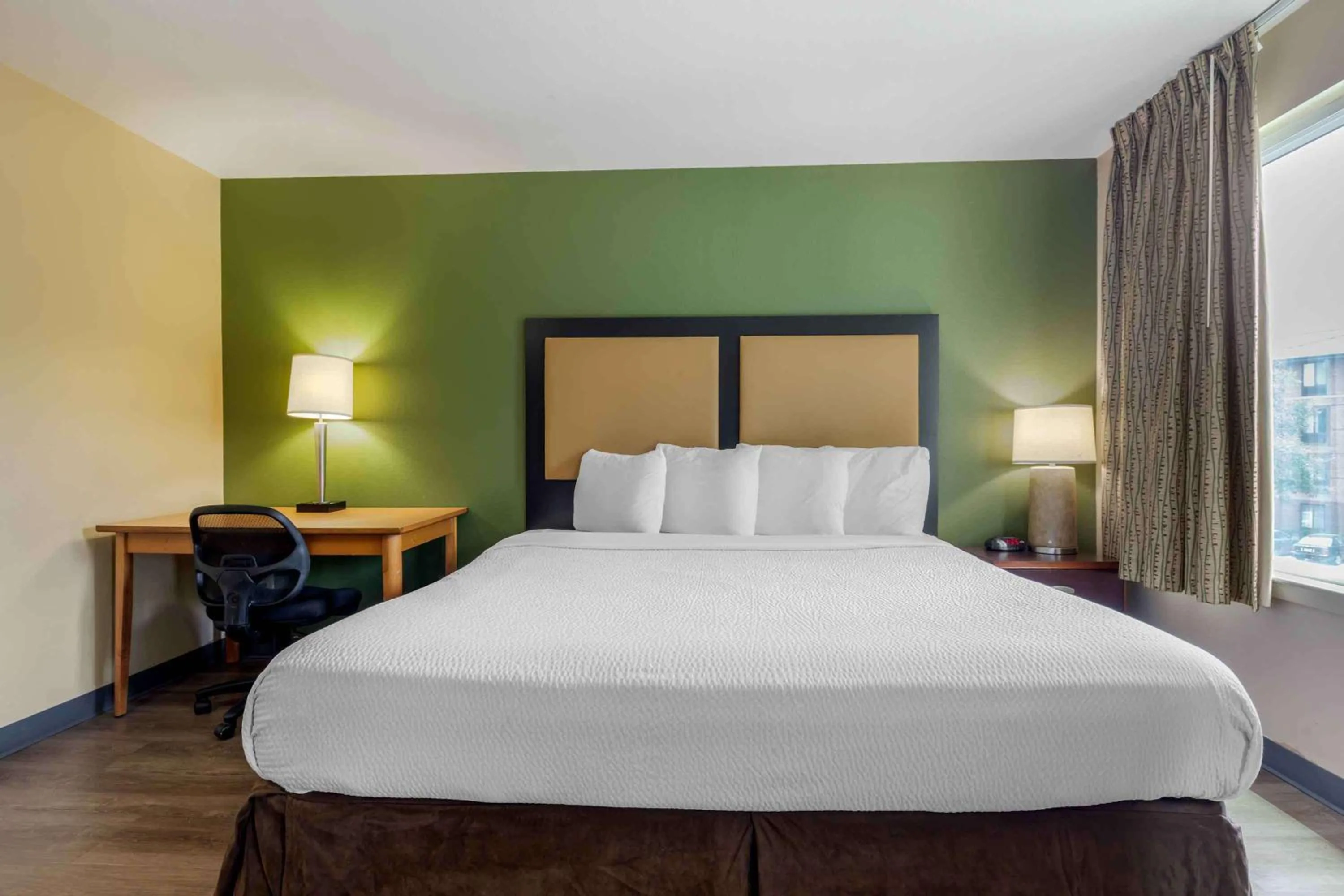 Bedroom, Bed in Extended Stay America Suites - Houston - Med Ctr - NRG Park - Braeswood Blvd