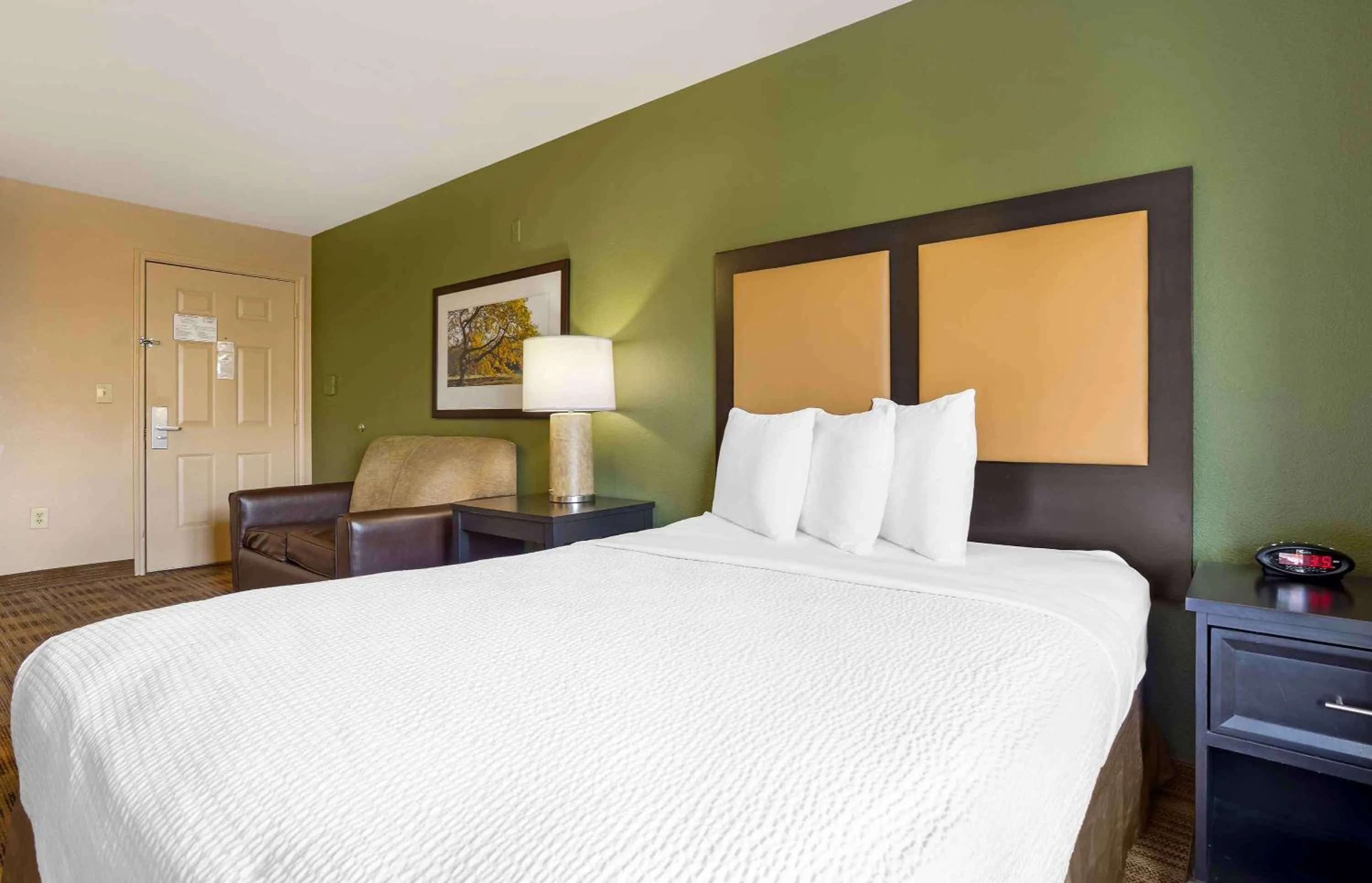 Bedroom, Bed in Extended Stay America Suites - Houston - Med Ctr - NRG Park - Braeswood Blvd