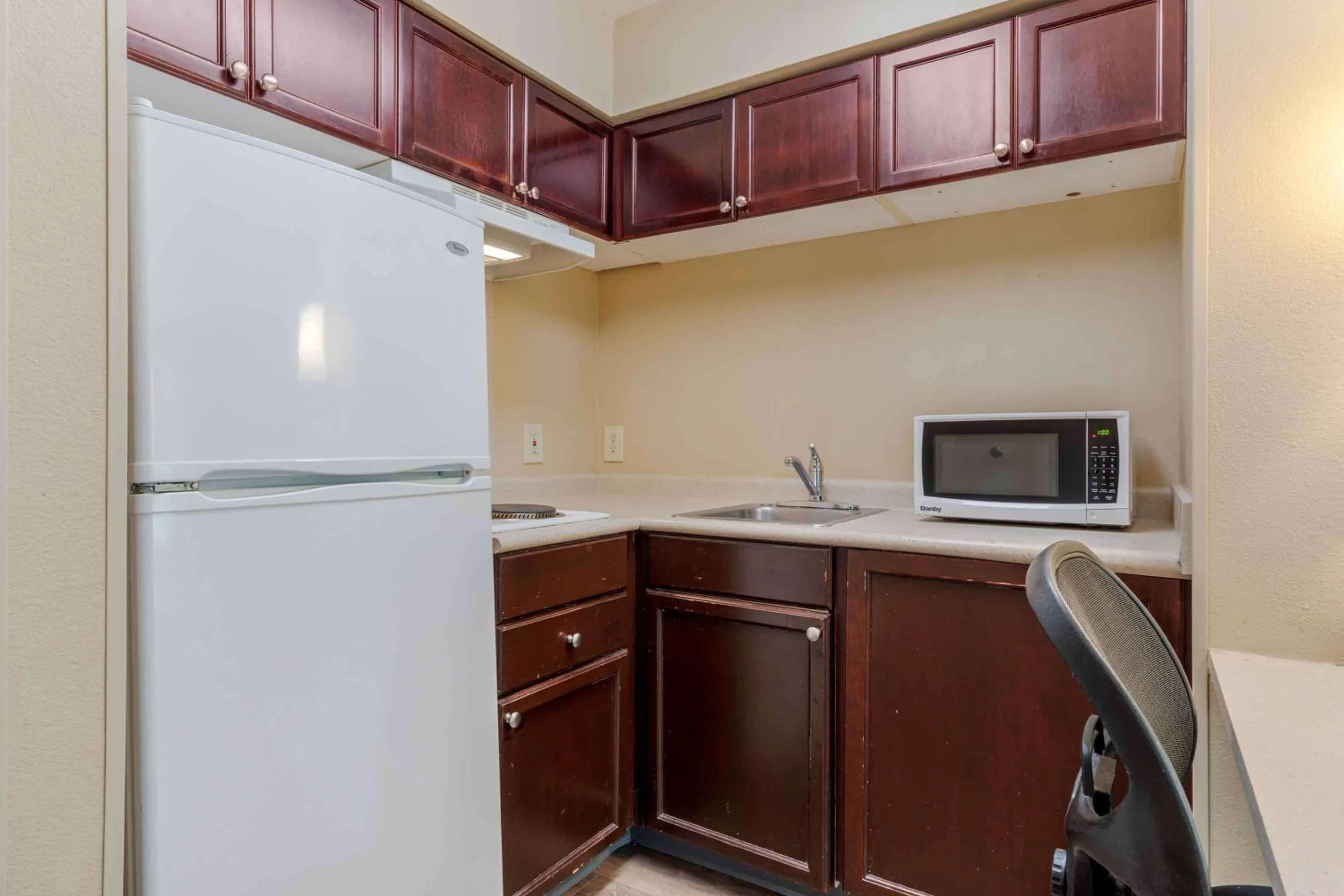 Kitchen or kitchenette in Extended Stay America Suites - Houston - Med Ctr - NRG Park - Braeswood Blvd