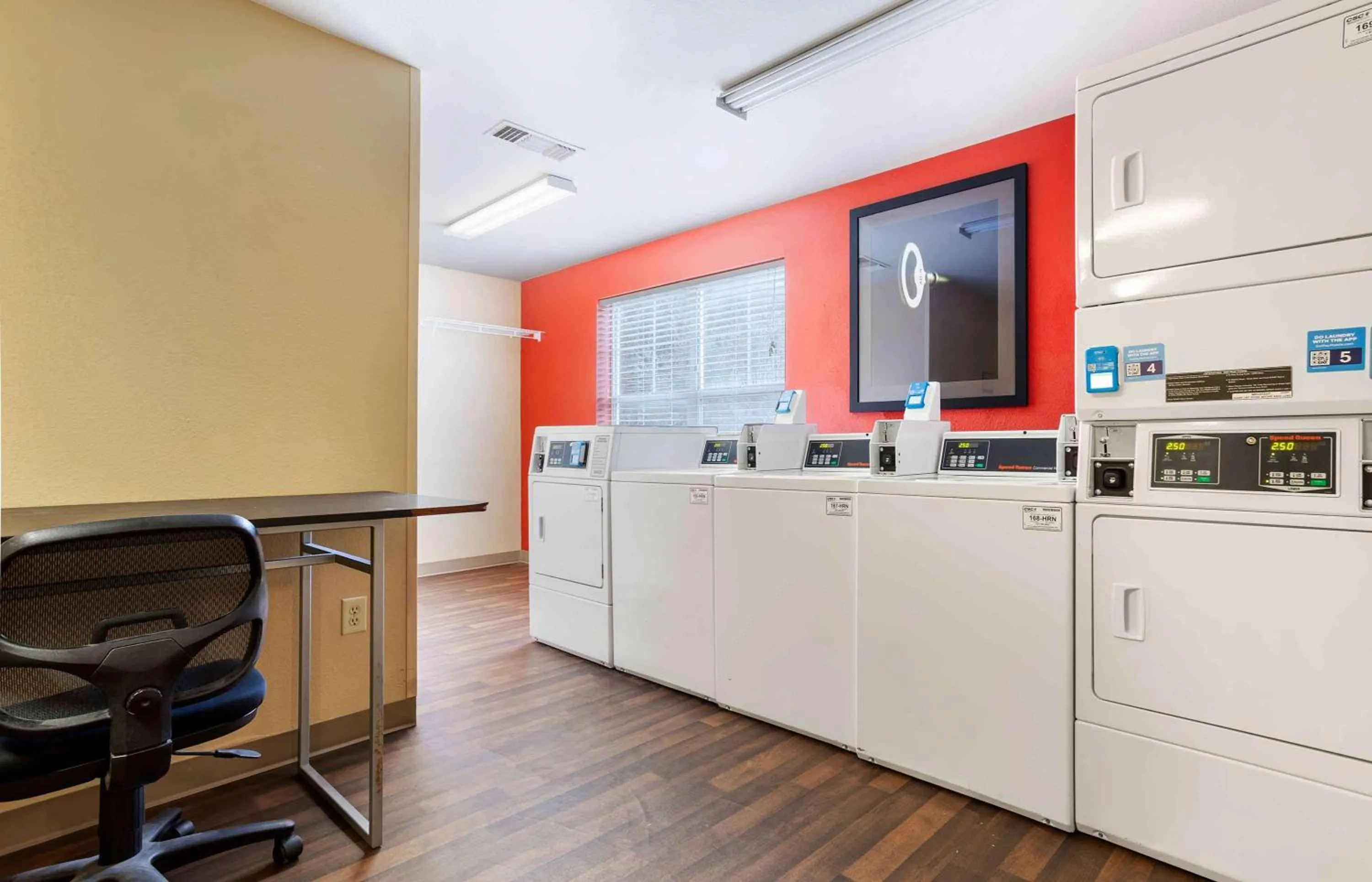 Property building in Extended Stay America Suites - Houston - Med Ctr - NRG Park - Braeswood Blvd