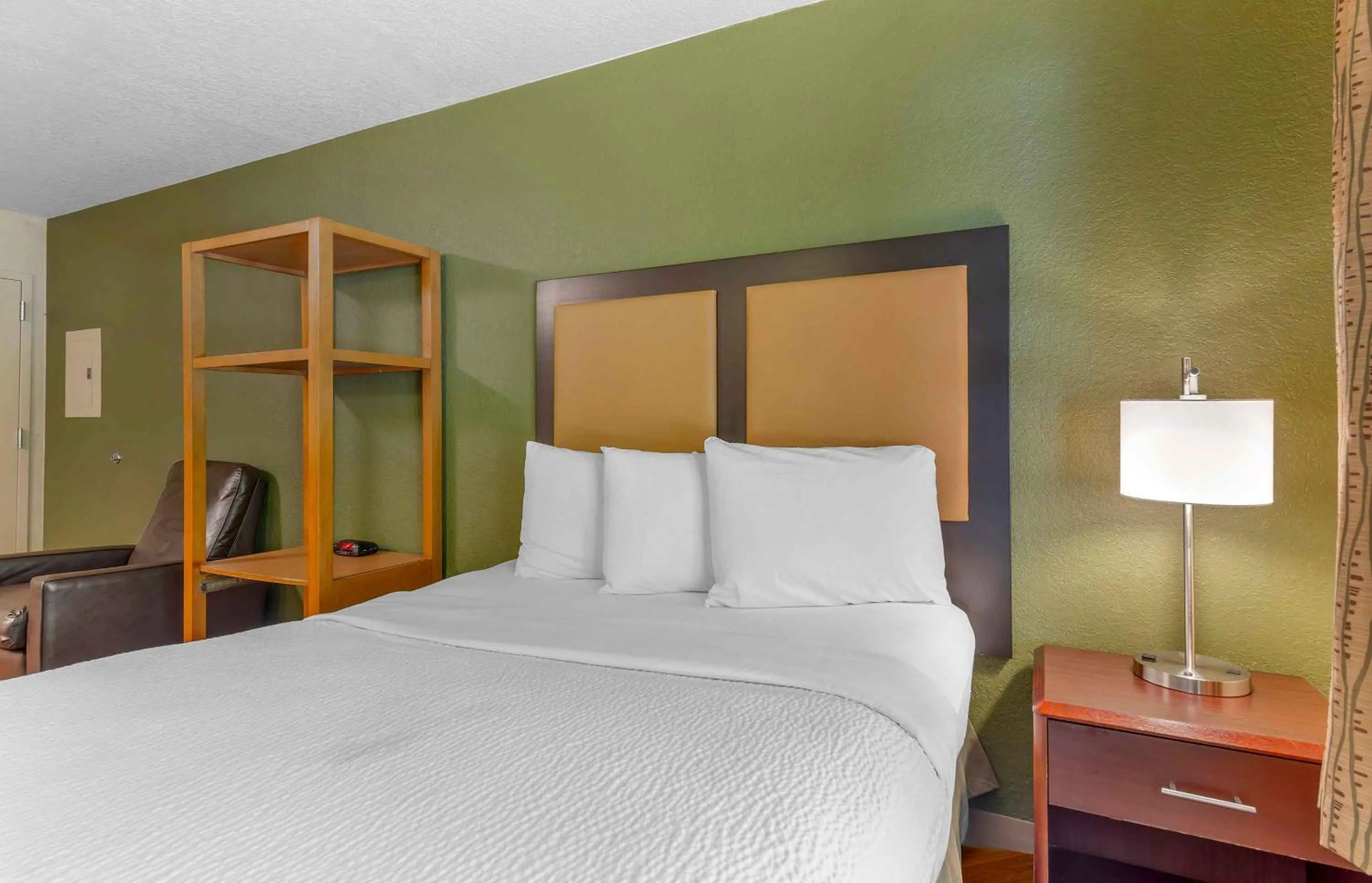 Bed in Extended Stay America Suites - Houston - Med Ctr - NRG Park - Braeswood Blvd