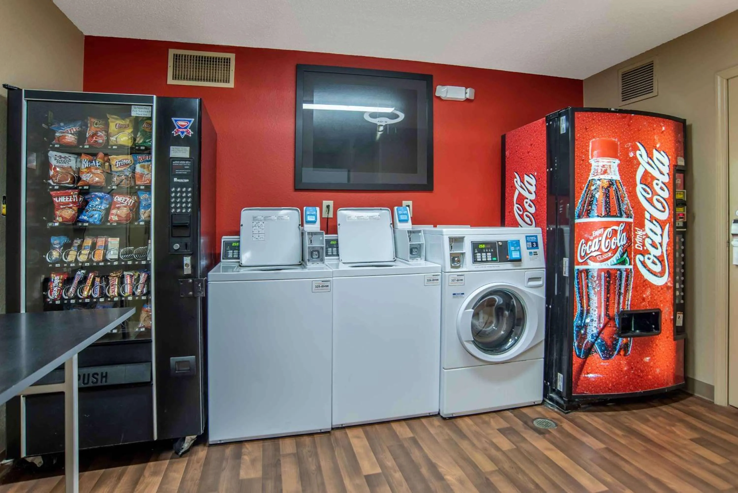 Property building in Suburban Studios Montgomery East I-85