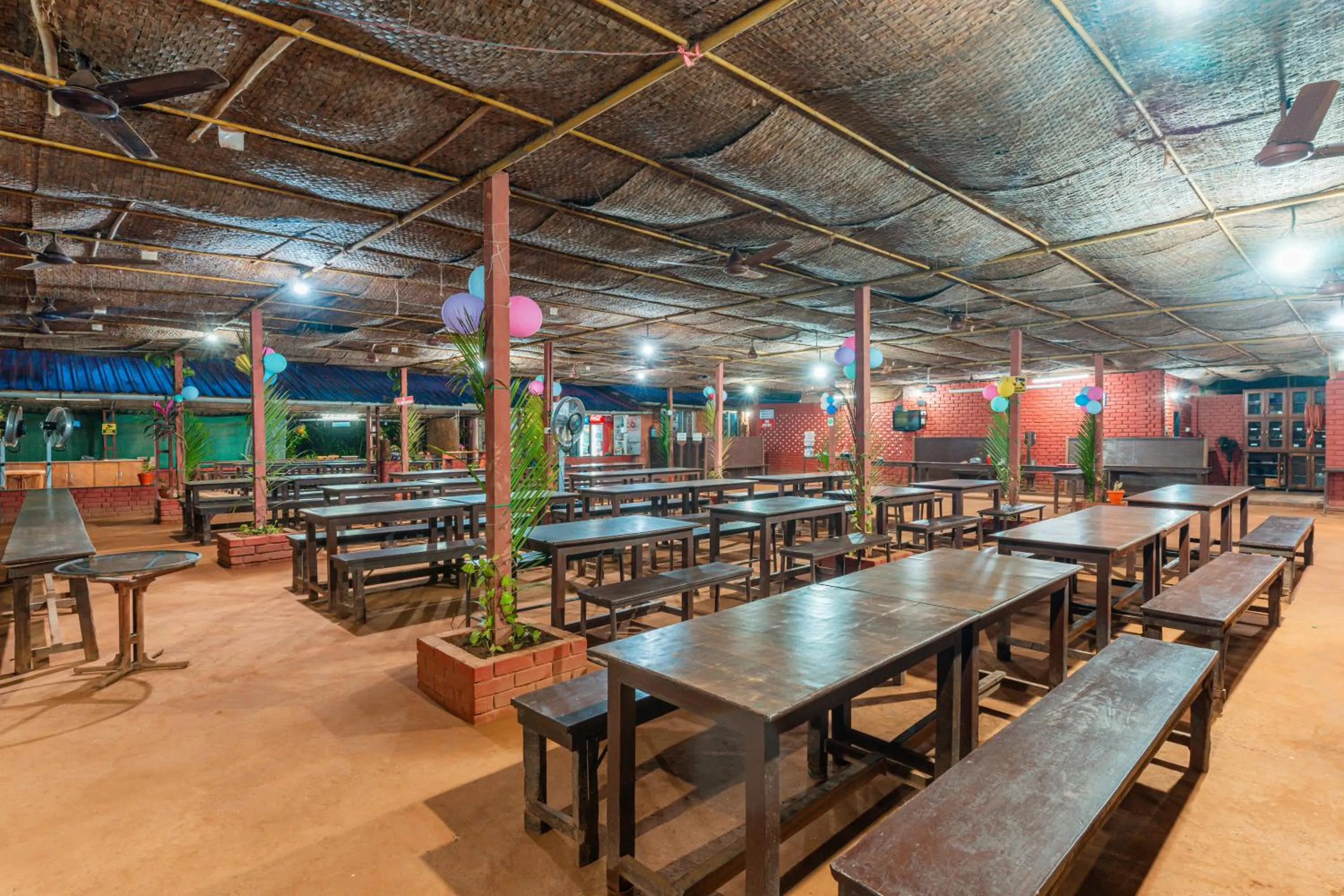 Restaurant/places to eat in Treebo Rock Valley