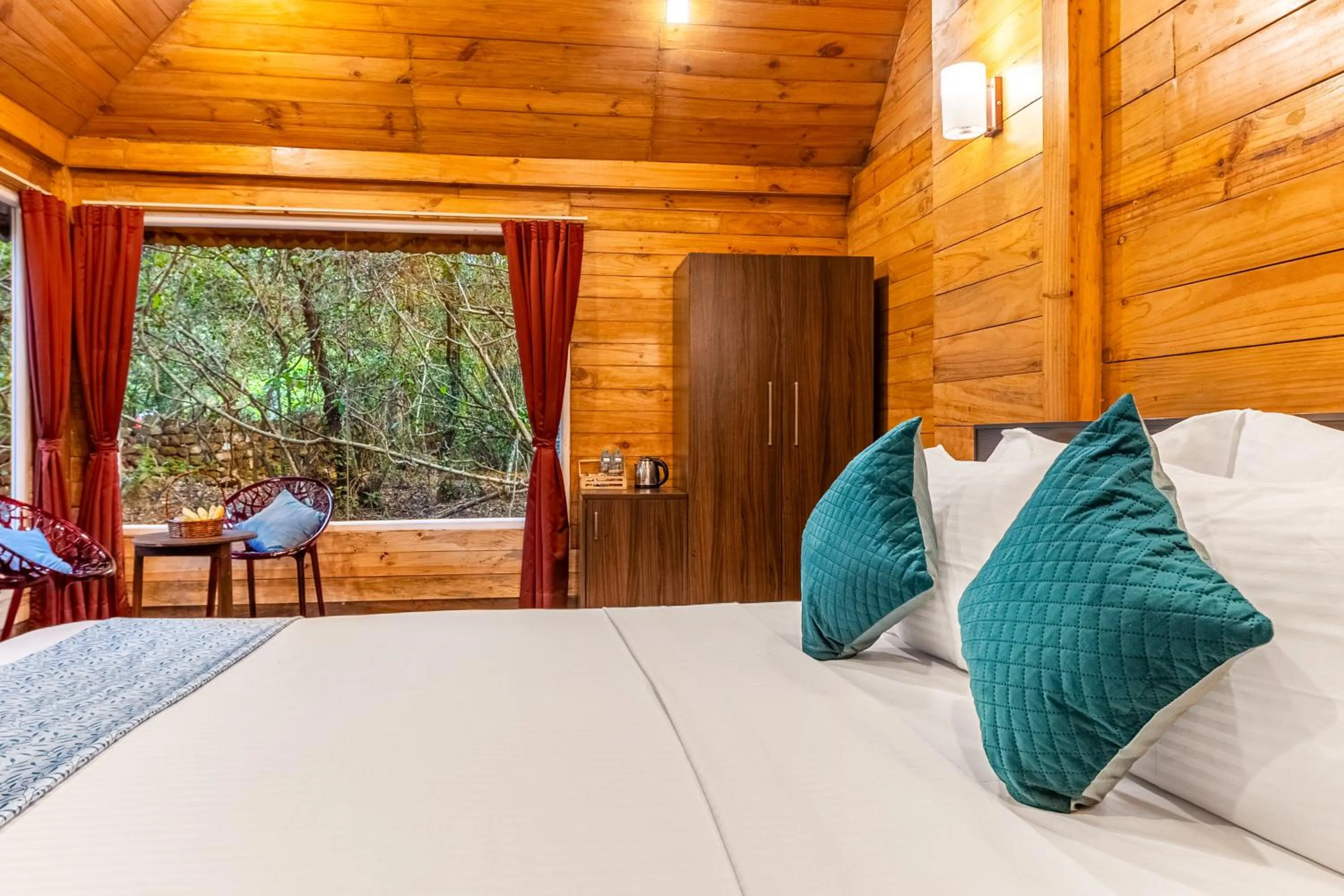 Bedroom, Bed in Nature Trails Rock Valley, Goa