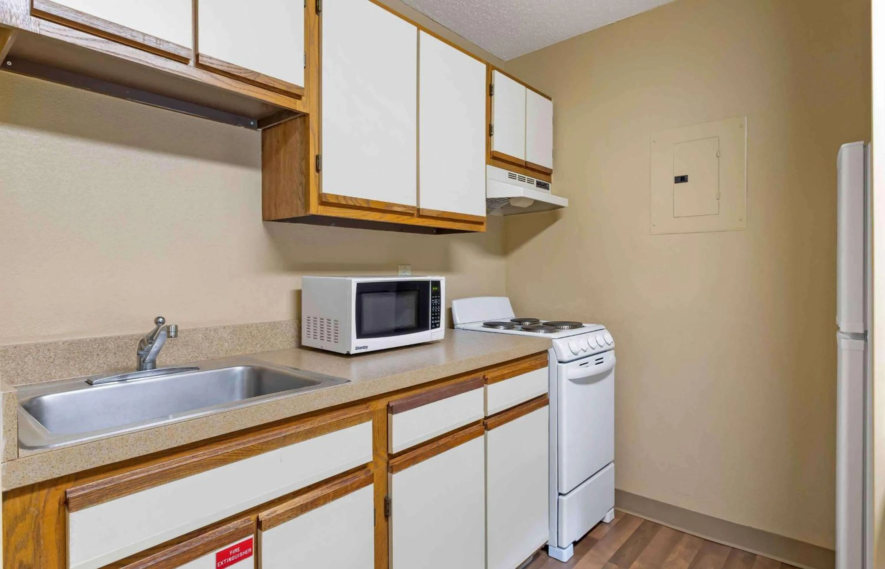 Kitchen or kitchenette in Extended Stay America Select Suites - Atlanta - Kennesaw Chastain Rd