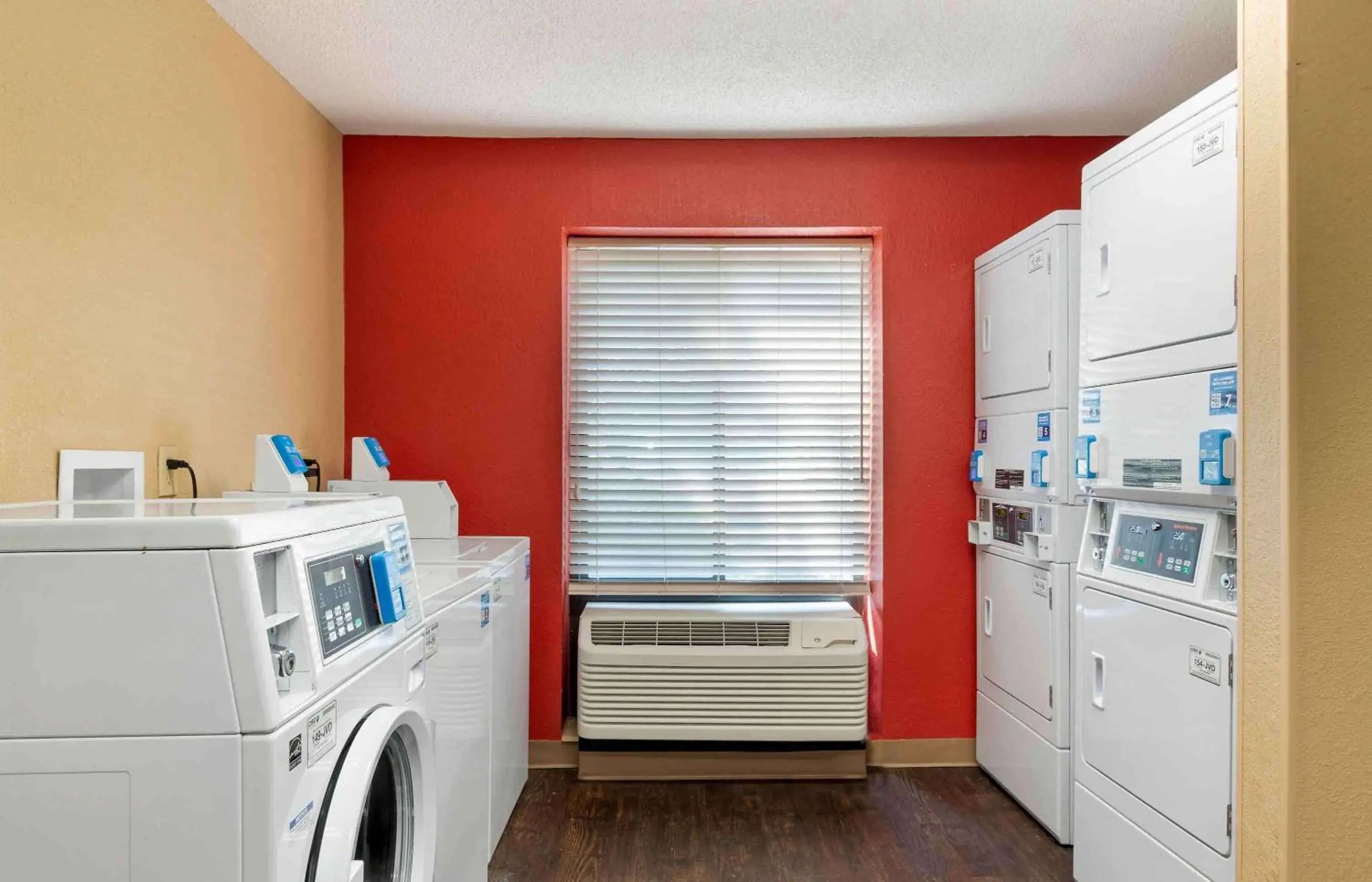 Property building in Extended Stay America Select Suites - Atlanta - Kennesaw Chastain Rd Property building in Extended Stay America Select Suites - Atlanta - Kennesaw Chastain Rd