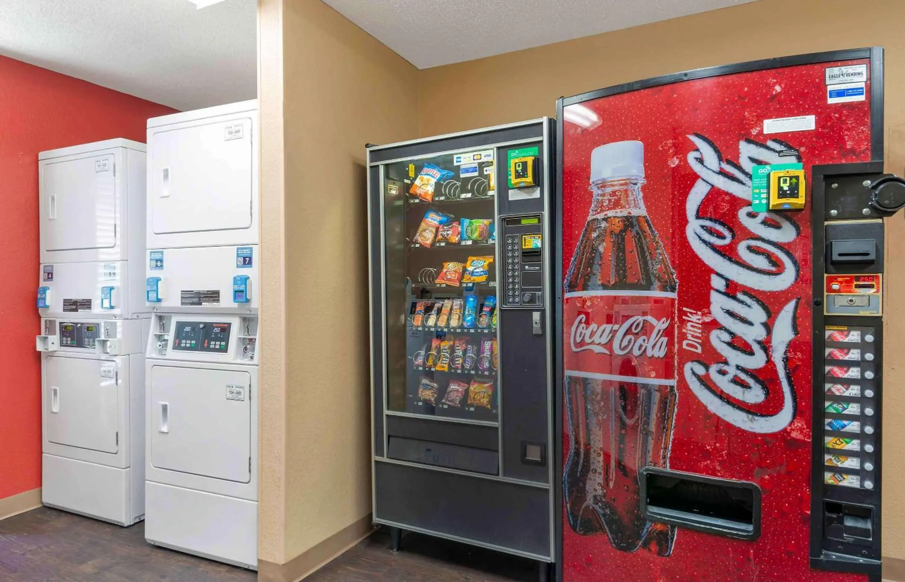 Property building in Extended Stay America Select Suites - Atlanta - Kennesaw Chastain Rd Property building in Extended Stay America Select Suites - Atlanta - Kennesaw Chastain Rd