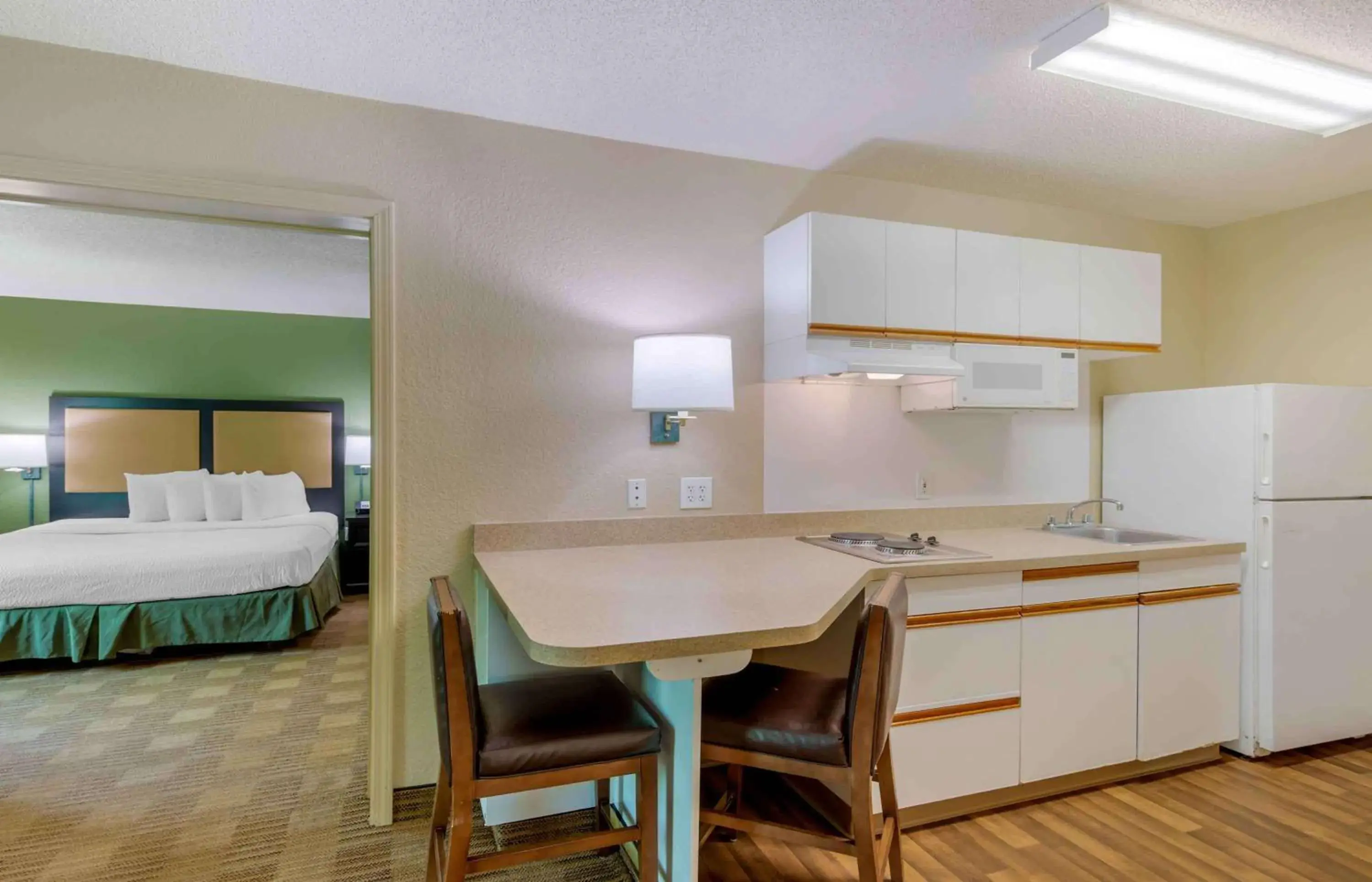 Kitchen or kitchenette, Bed in Extended Stay America Suites - Atlanta - Marietta - Powers Ferry Rd Kitchen or kitchenette, Bed in Extended Stay America Suites - Atlanta - Marietta - Powers Ferry Rd