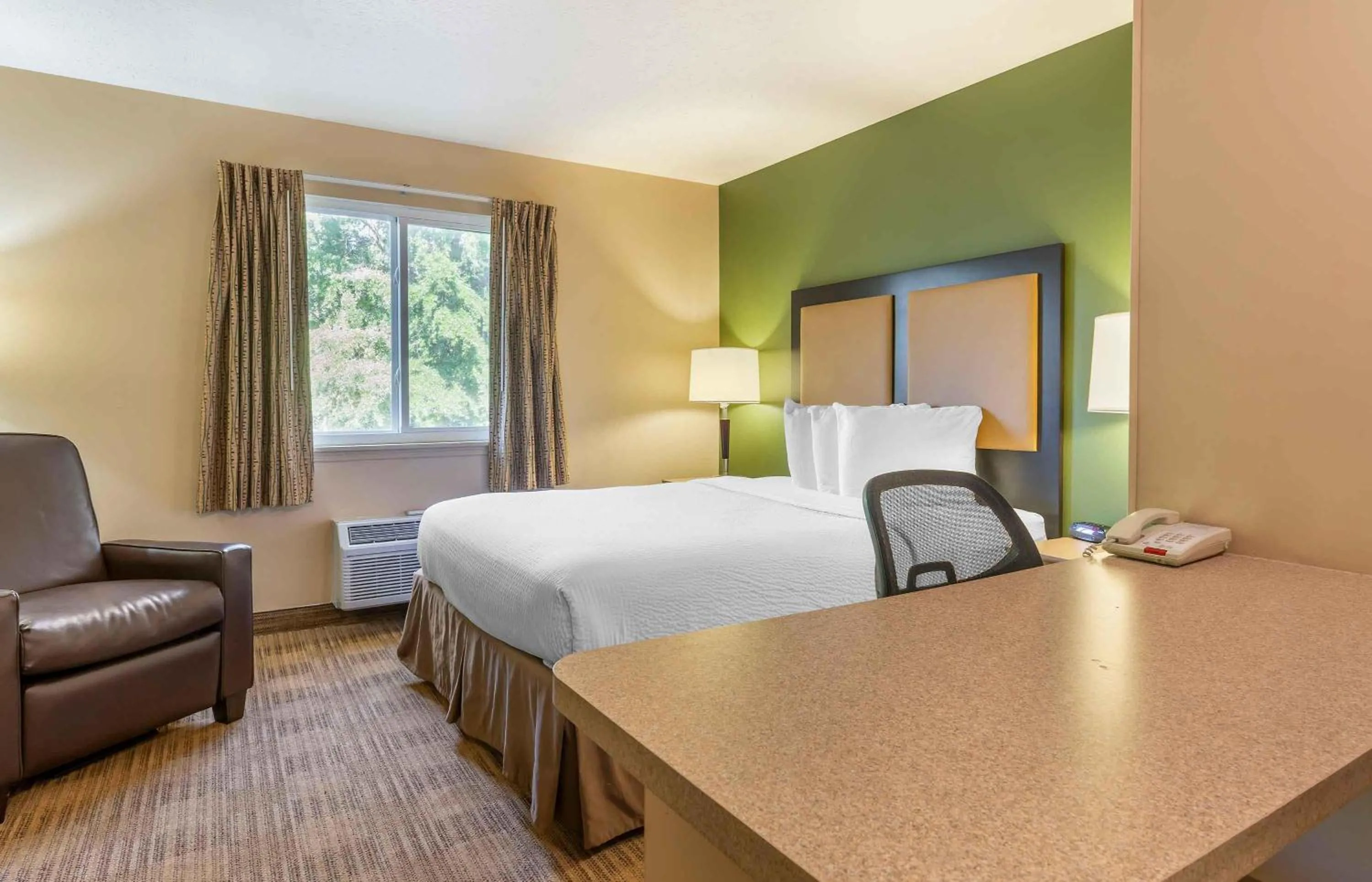 Bedroom, Bed in Extended Stay America Suites - Houston - Westchase - Westheimer