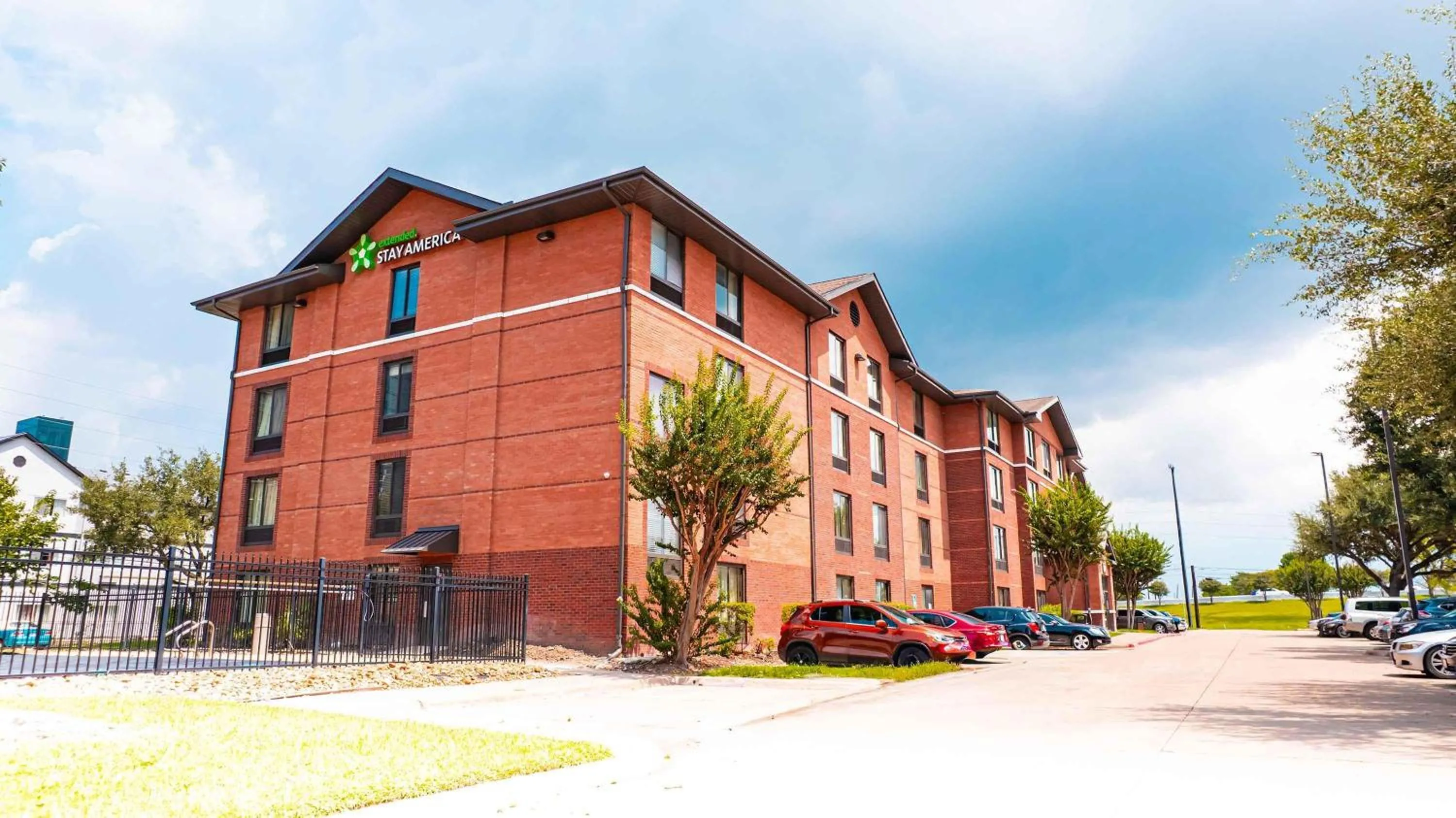 Property building in Extended Stay America Suites - Houston - Westchase - Westheimer