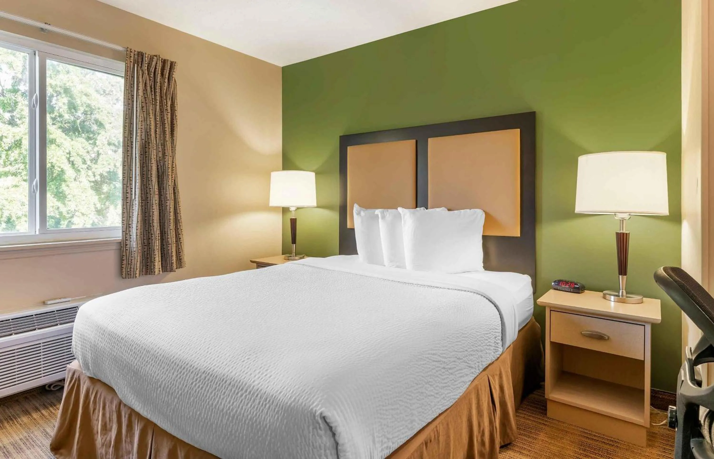 Bedroom, Bed in Extended Stay America Suites - Houston - Westchase - Westheimer