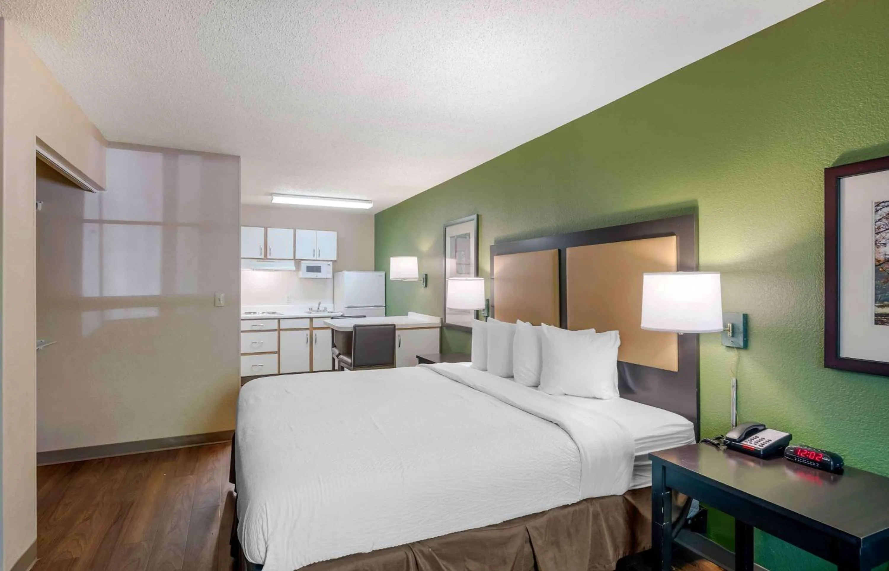 Bedroom, Bed in Extended Stay America Select Suites - Atlanta - Perimeter - Hammond Drive