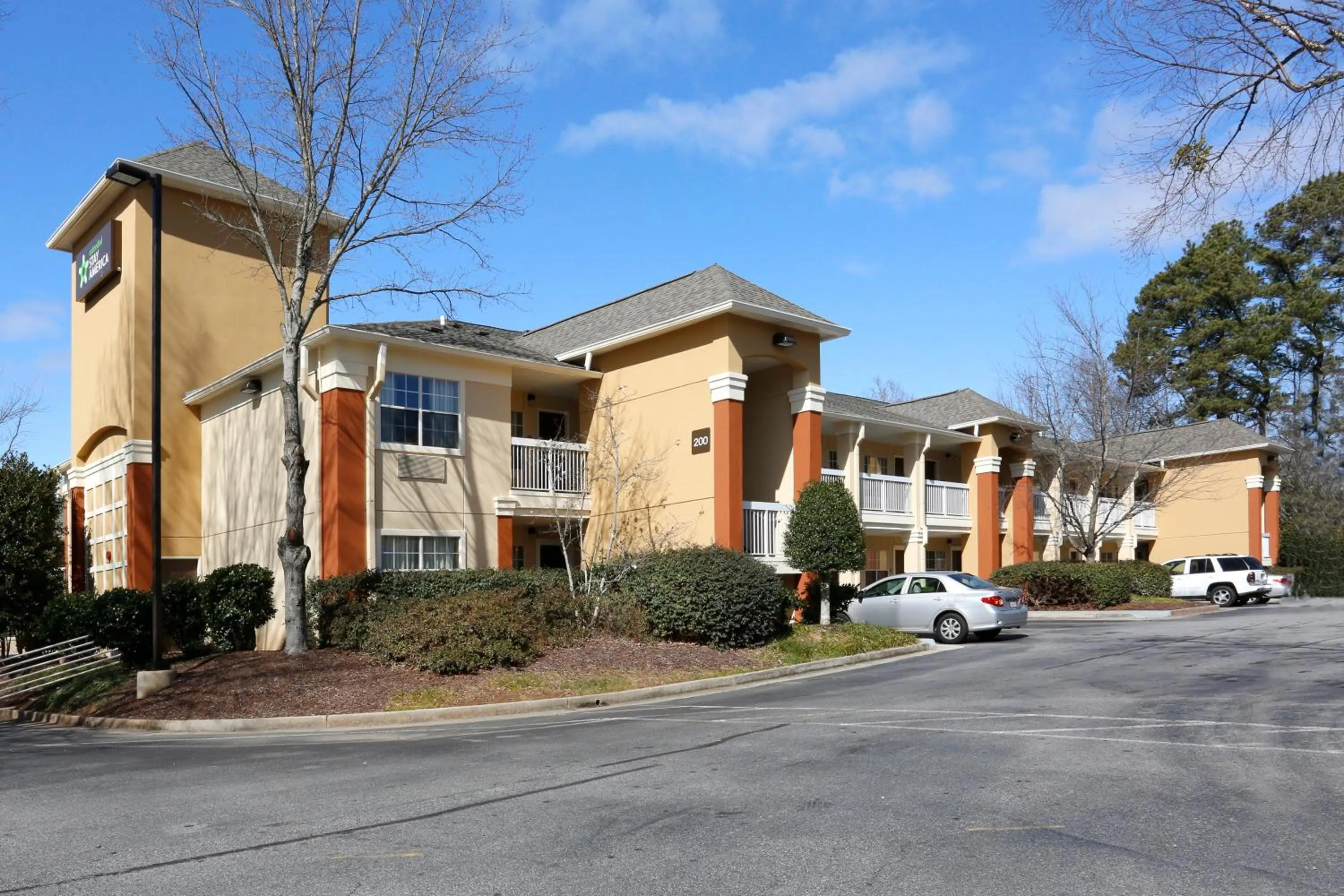 Property building in Extended Stay America Select Suites - Atlanta - Perimeter - Hammond Drive