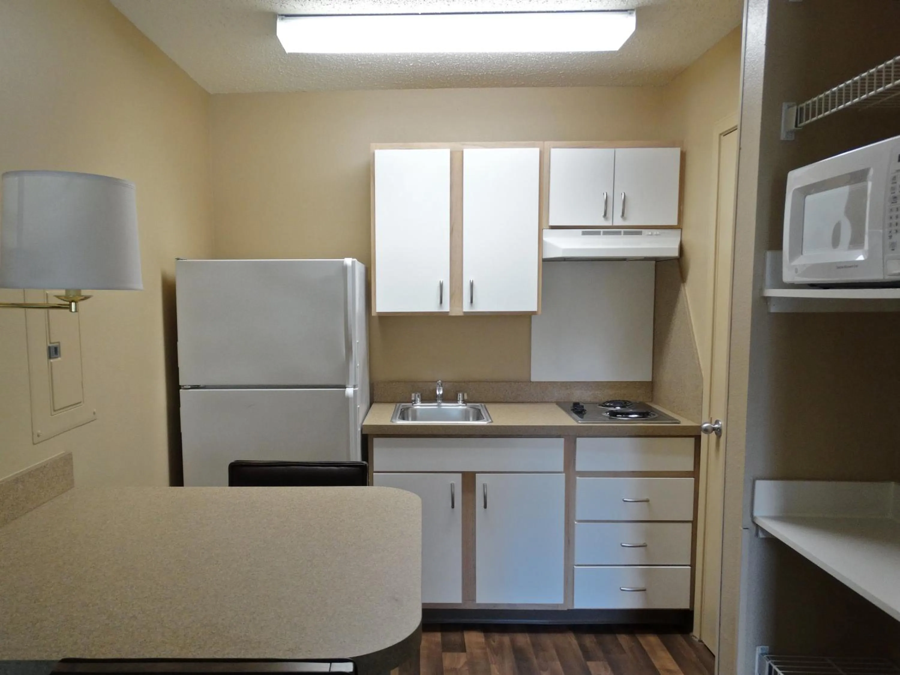 Kitchen or kitchenette in Extended Stay America Select Suites - Atlanta - Perimeter - Hammond Drive