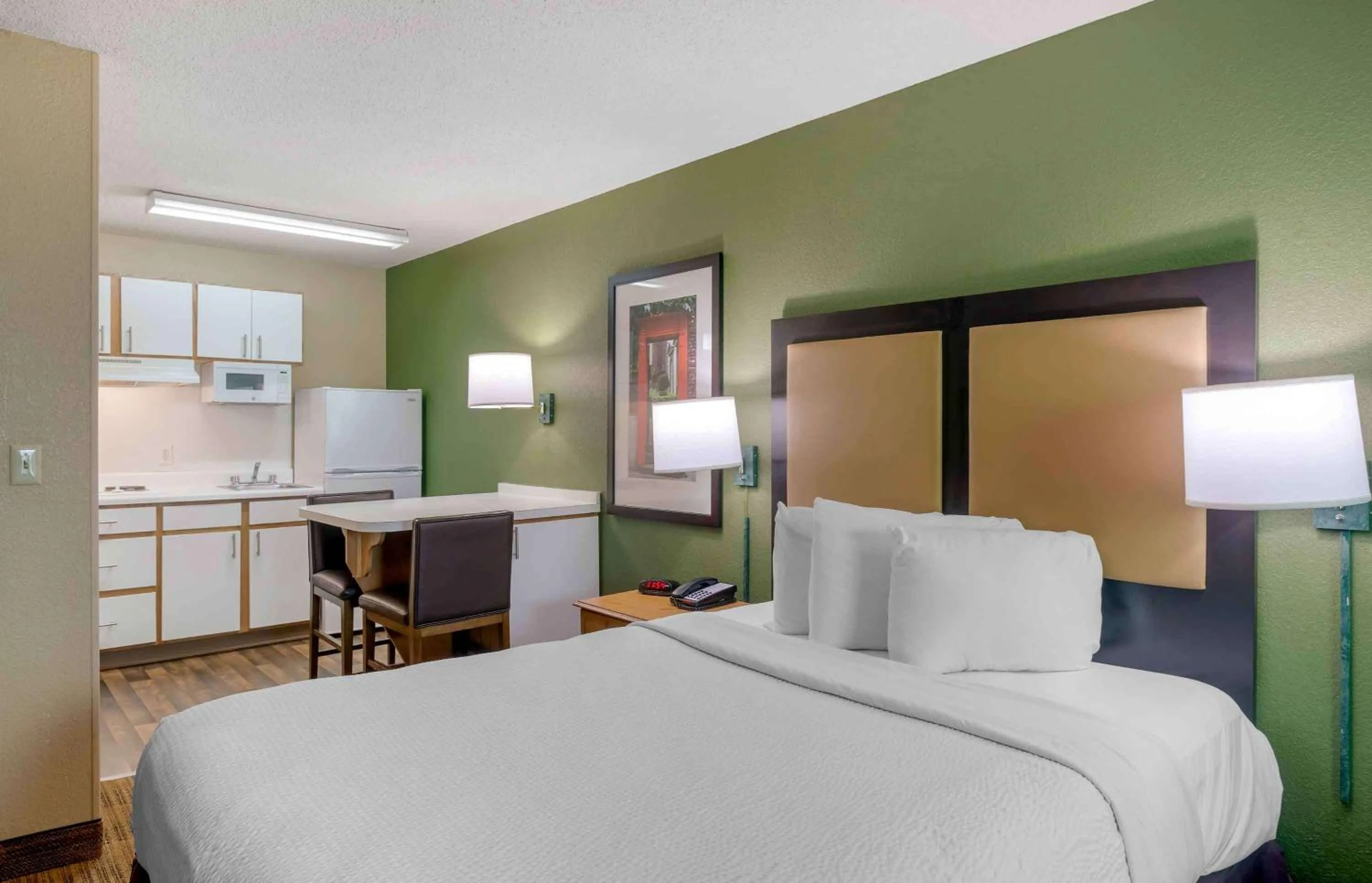 Bedroom, Bed in Extended Stay America Select Suites - Atlanta - Perimeter - Hammond Drive