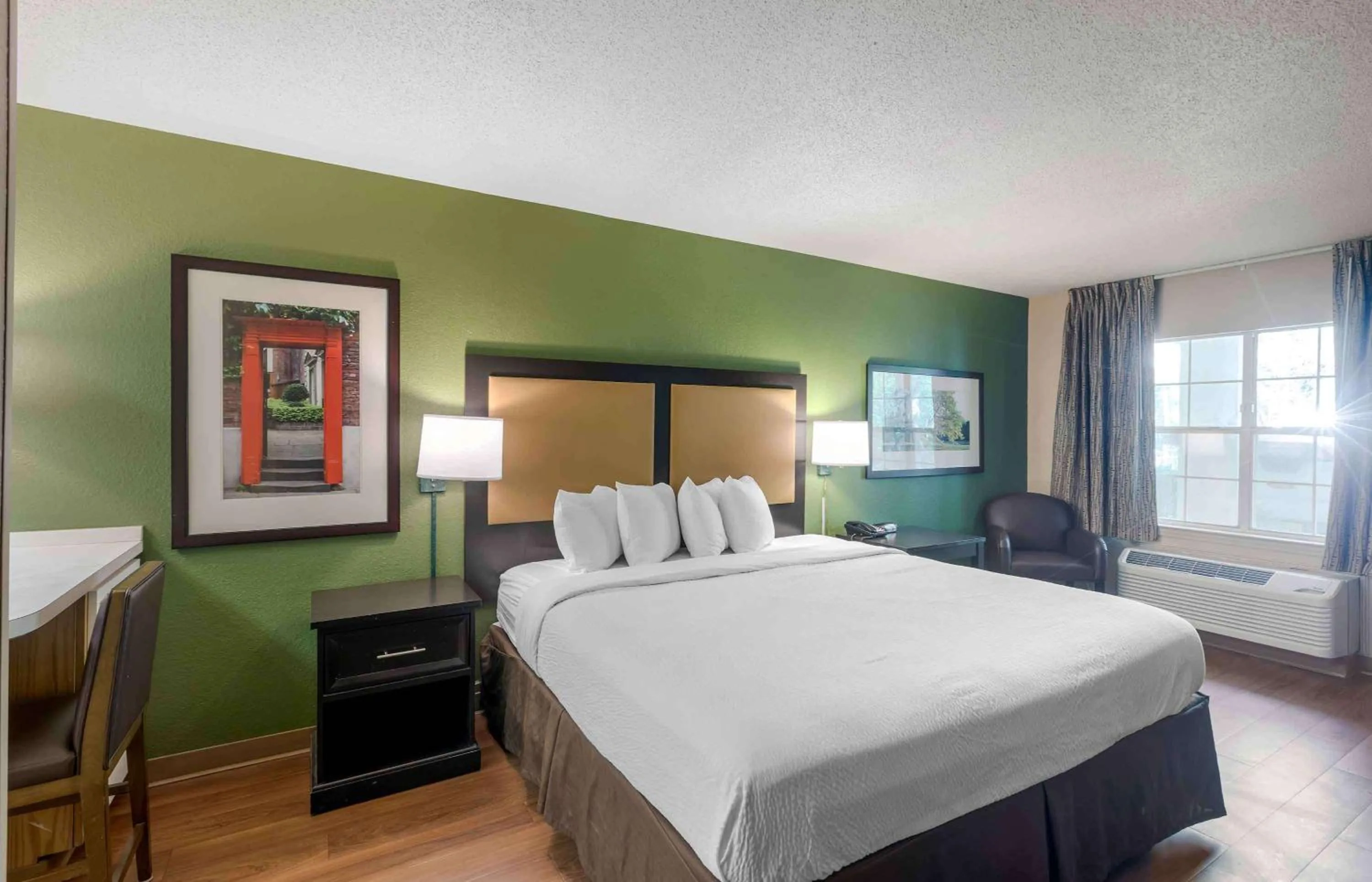 Bedroom, Bed in Extended Stay America Select Suites - Atlanta - Perimeter - Hammond Drive
