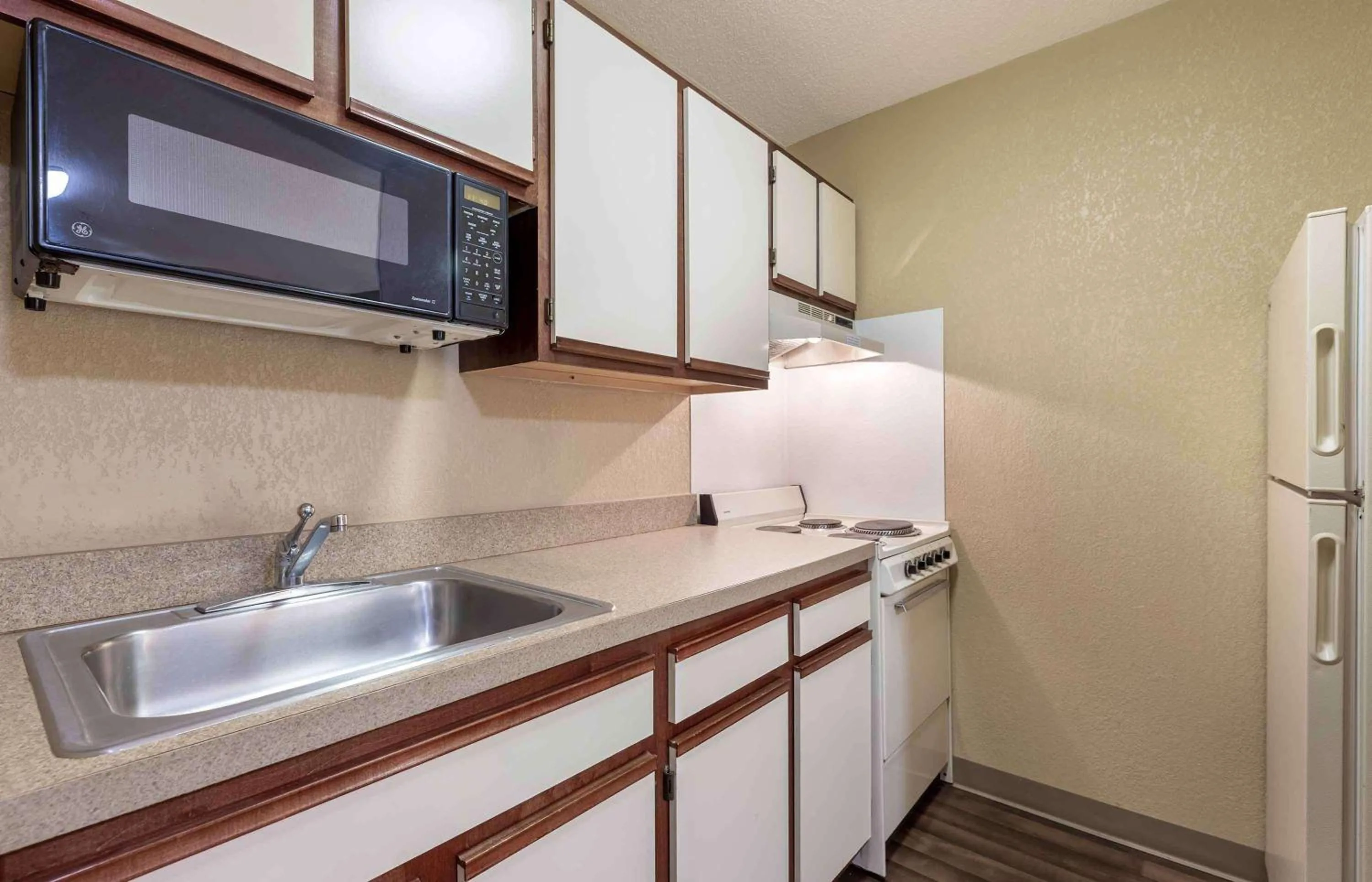 Kitchen or kitchenette in Extended Stay America Suites - Wichita - East