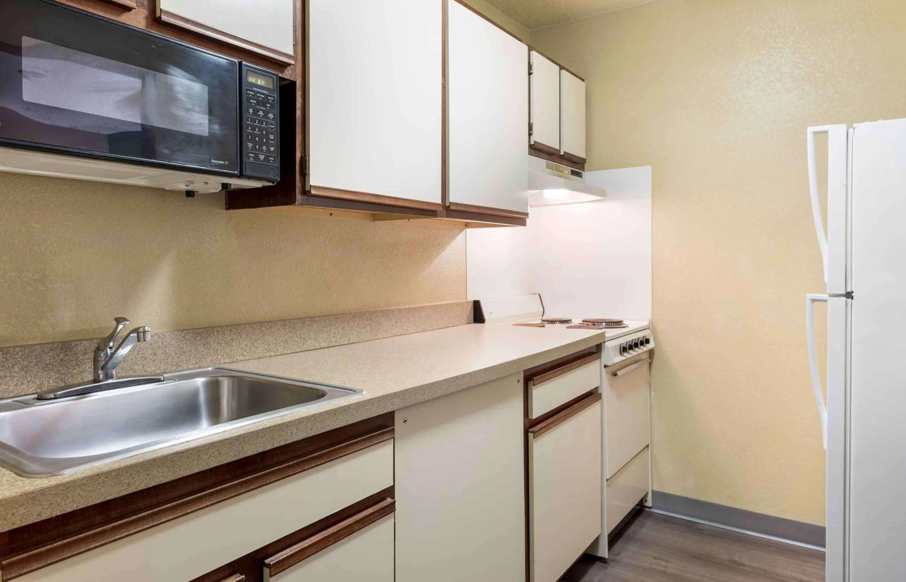 Kitchen or kitchenette in Extended Stay America Suites - Wichita - East