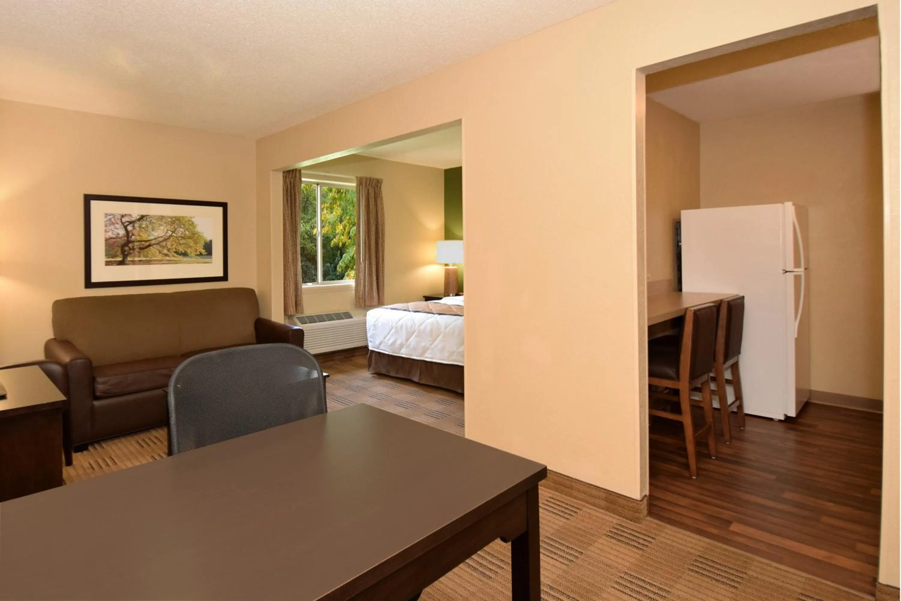Kitchen or kitchenette, Bed in Extended Stay America Suites - Charleston - Northwoods Blvd