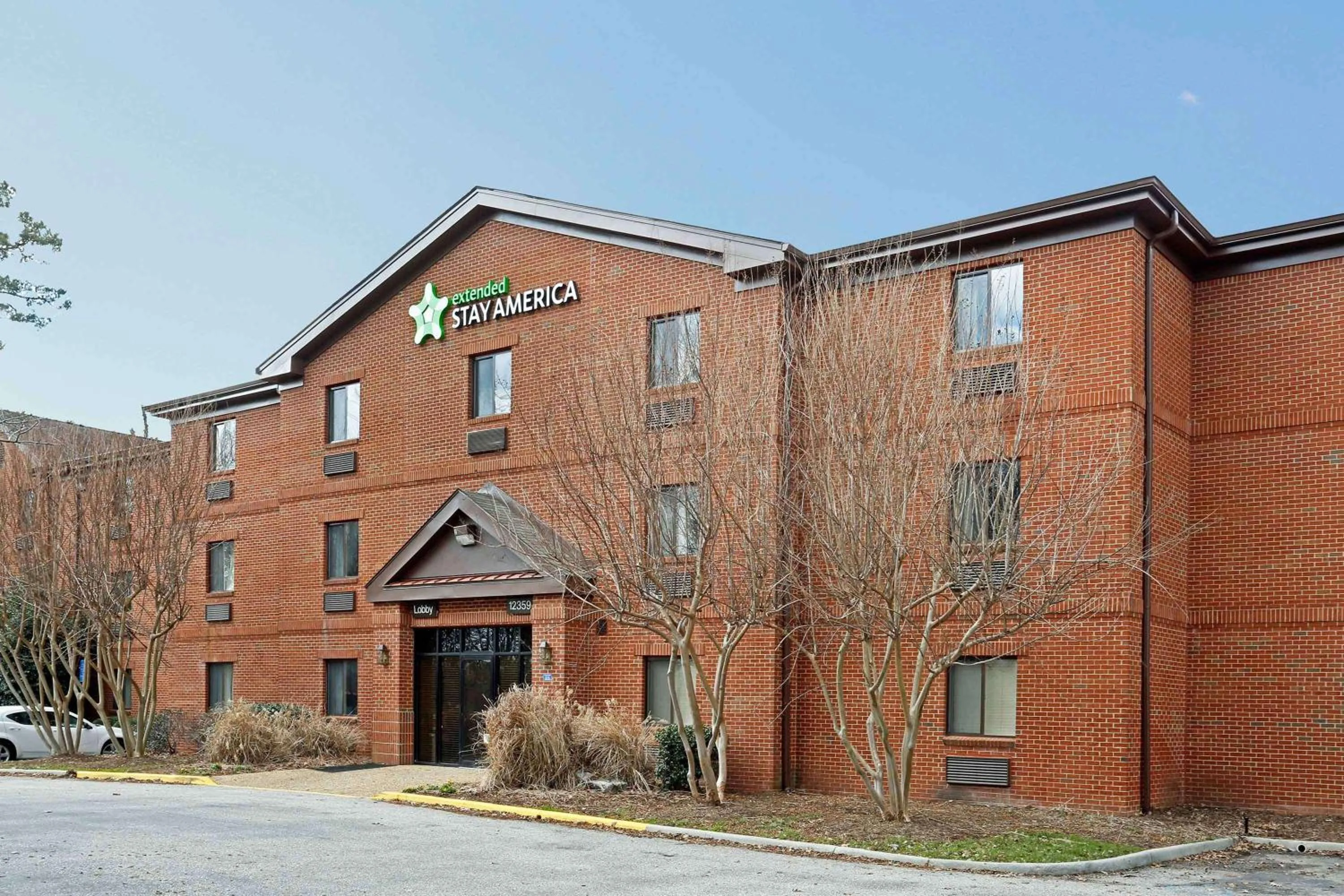 Property building in Extended Stay America Select Suites - Newport News - I-64 - Jefferson Avenue