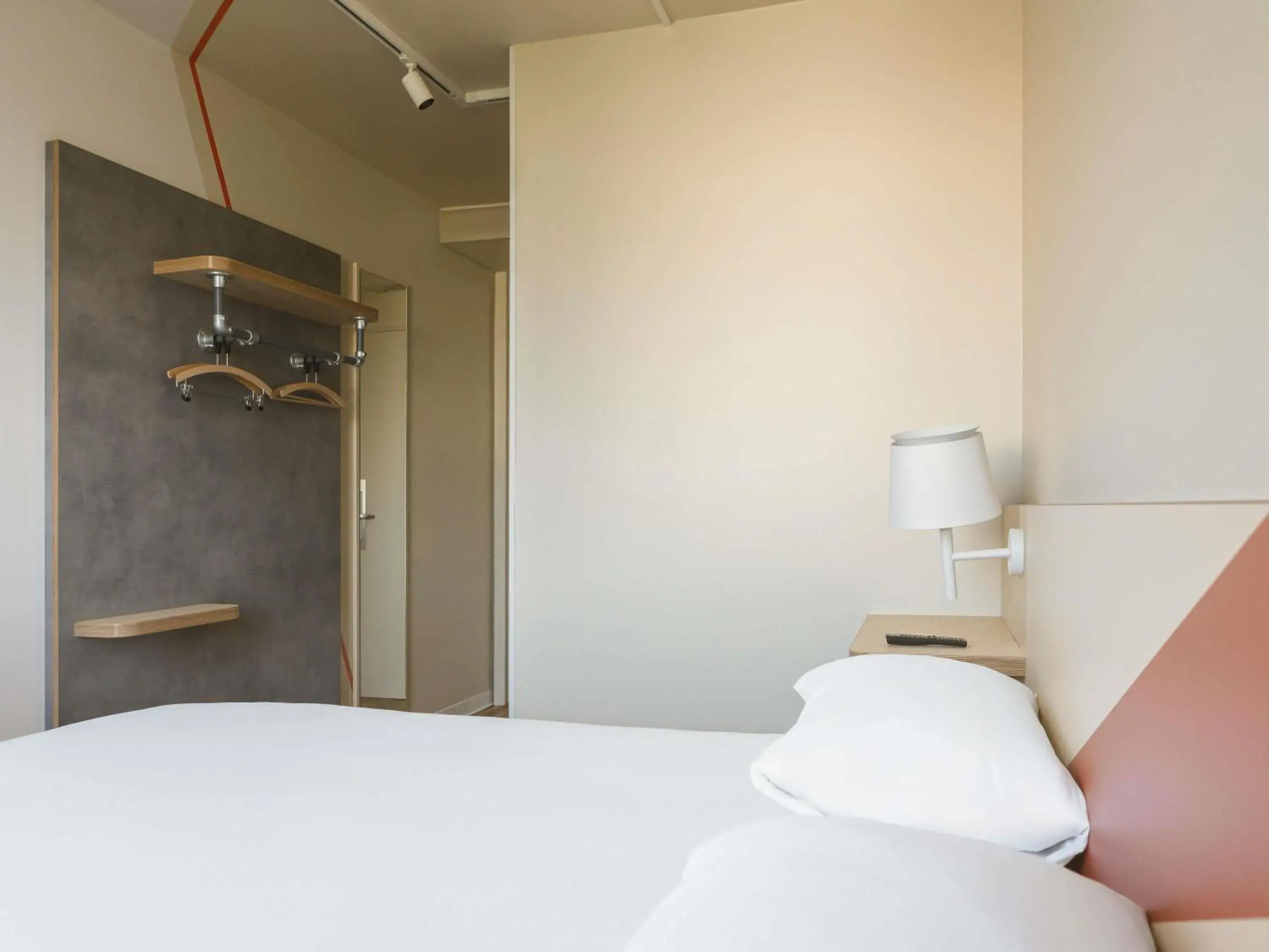 Bedroom, Bed in ibis budget Lyon Villeurbanne Bedroom, Bed in ibis budget Lyon Villeurbanne