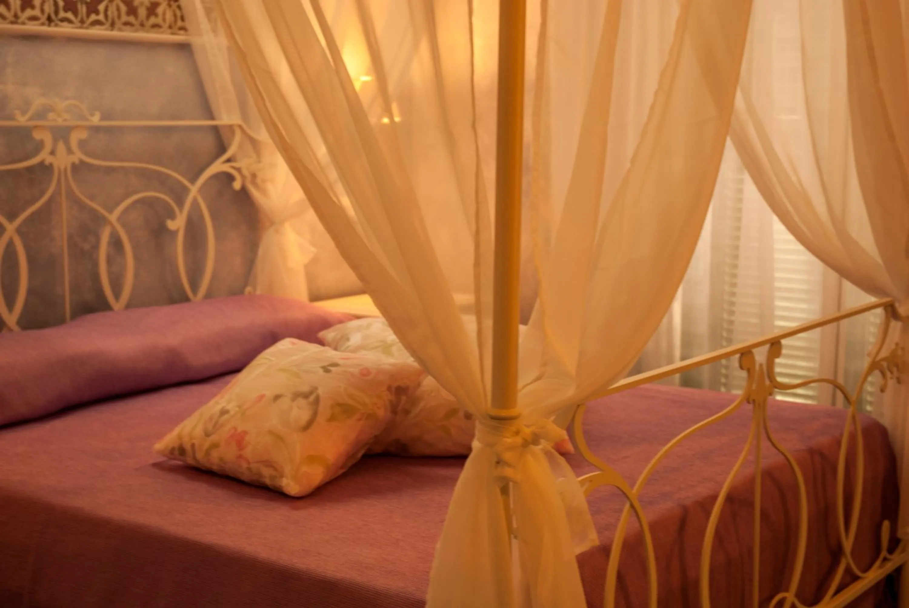 Bed in Blu Tropea Maison