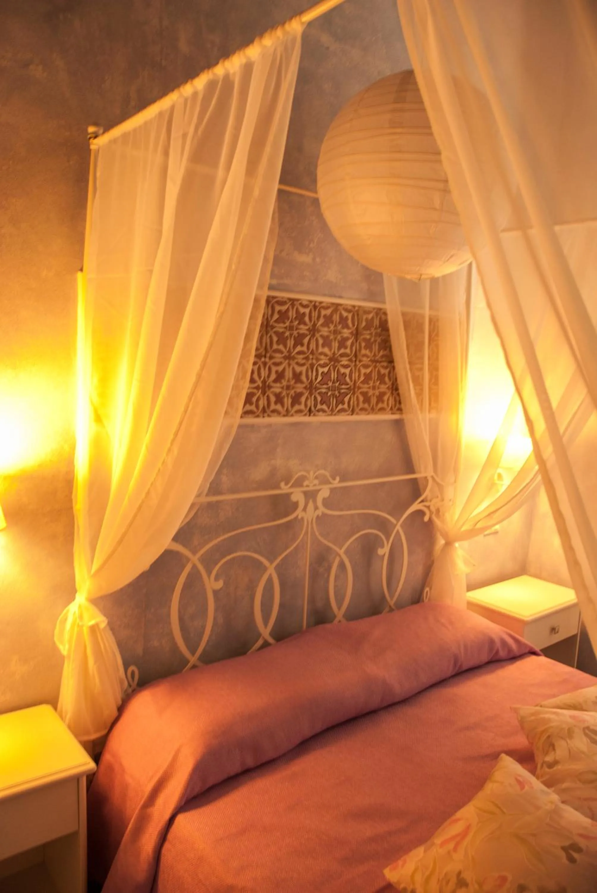 Decorative detail, Bed in Blu Tropea Maison