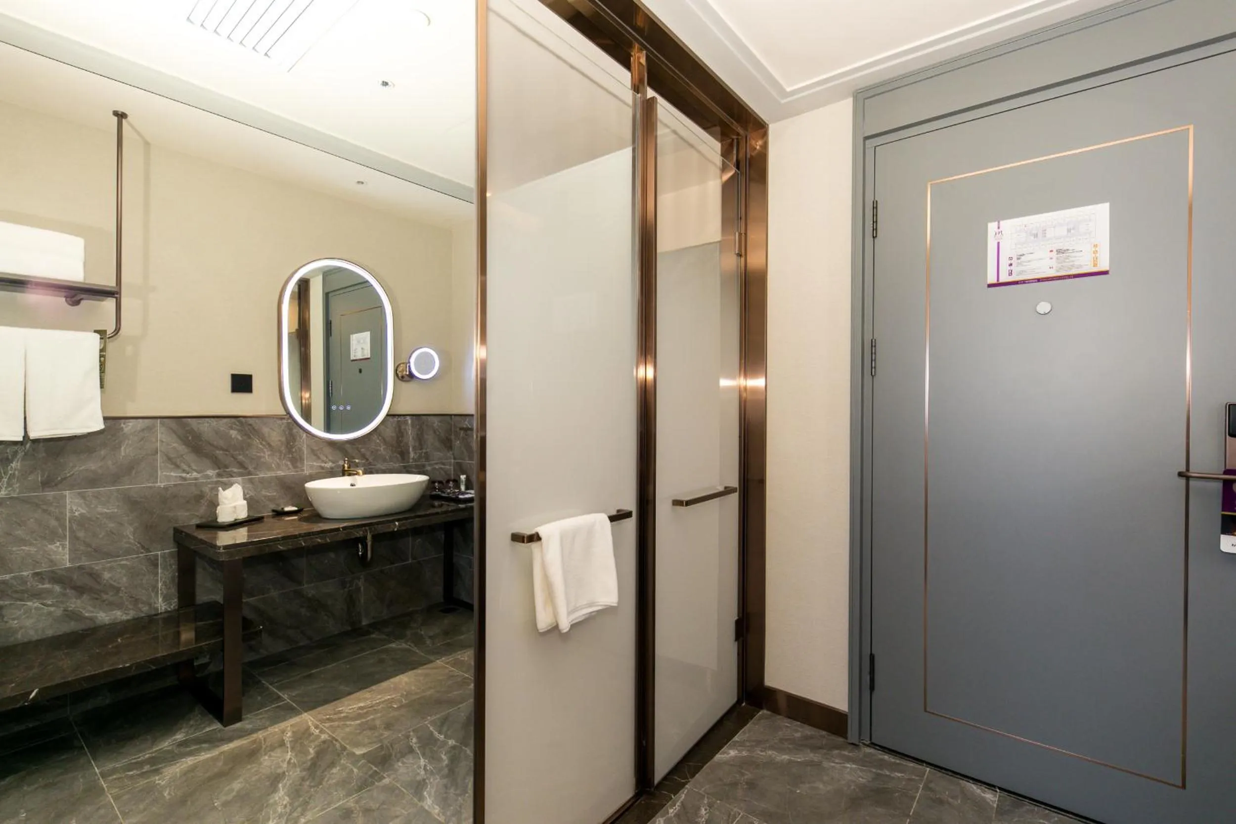 Bathroom in Mercure Xi'an Qujiang