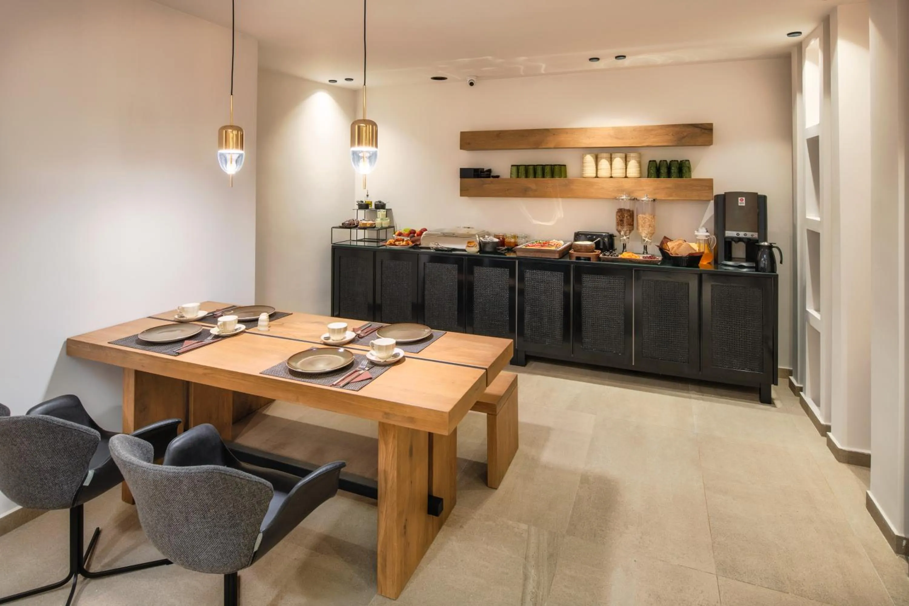 Restaurant/places to eat in Uma Ray Suites