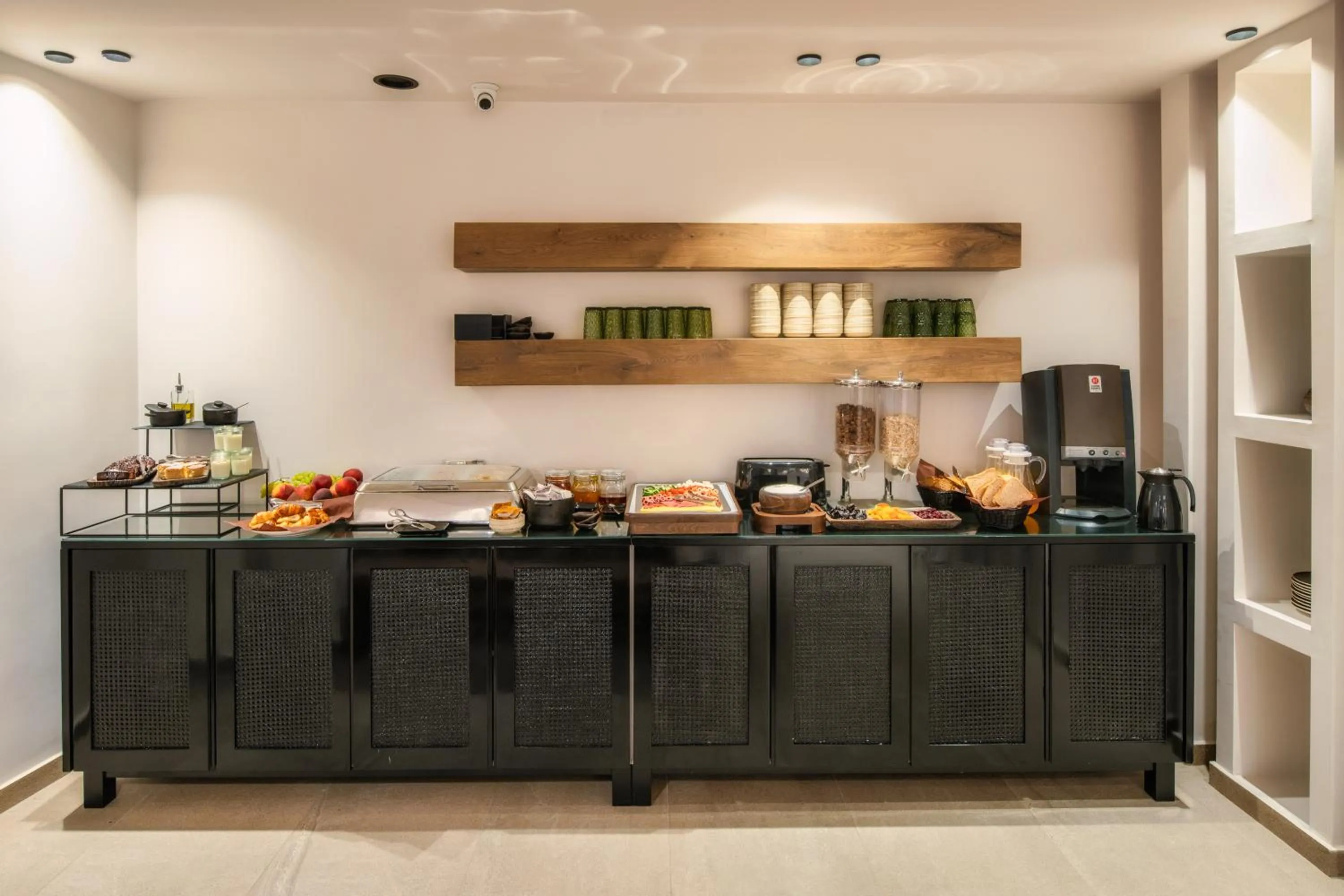 Breakfast in Uma Ray Suites