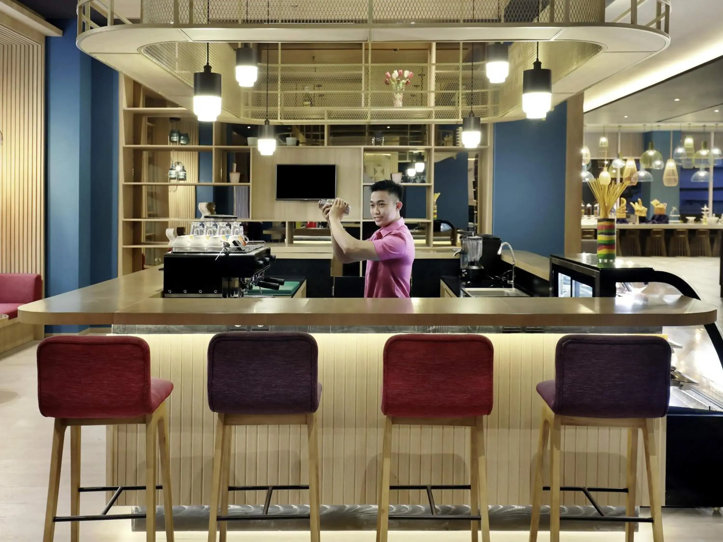 Lounge or bar in Mercure Makassar Nexa Pettarani Lounge or bar in Mercure Makassar Nexa Pettarani