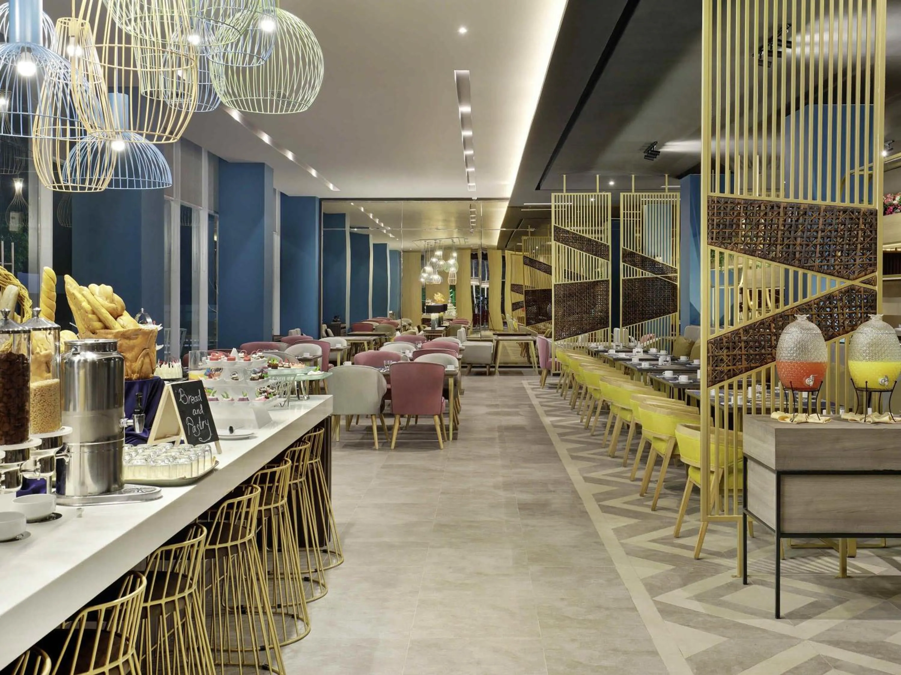 Restaurant/places to eat in Mercure Makassar Nexa Pettarani