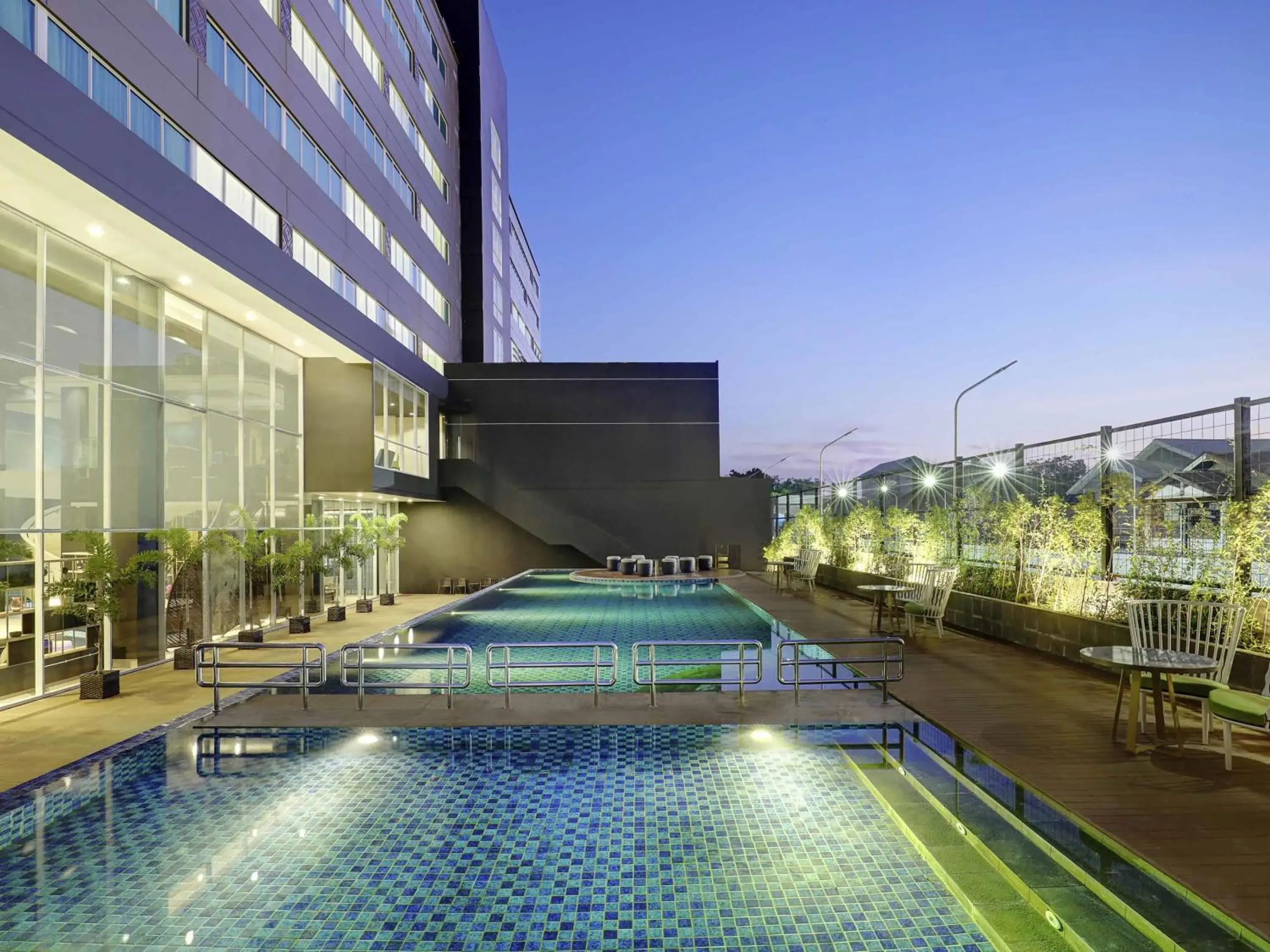 Pool view in Mercure Makassar Nexa Pettarani Pool view in Mercure Makassar Nexa Pettarani
