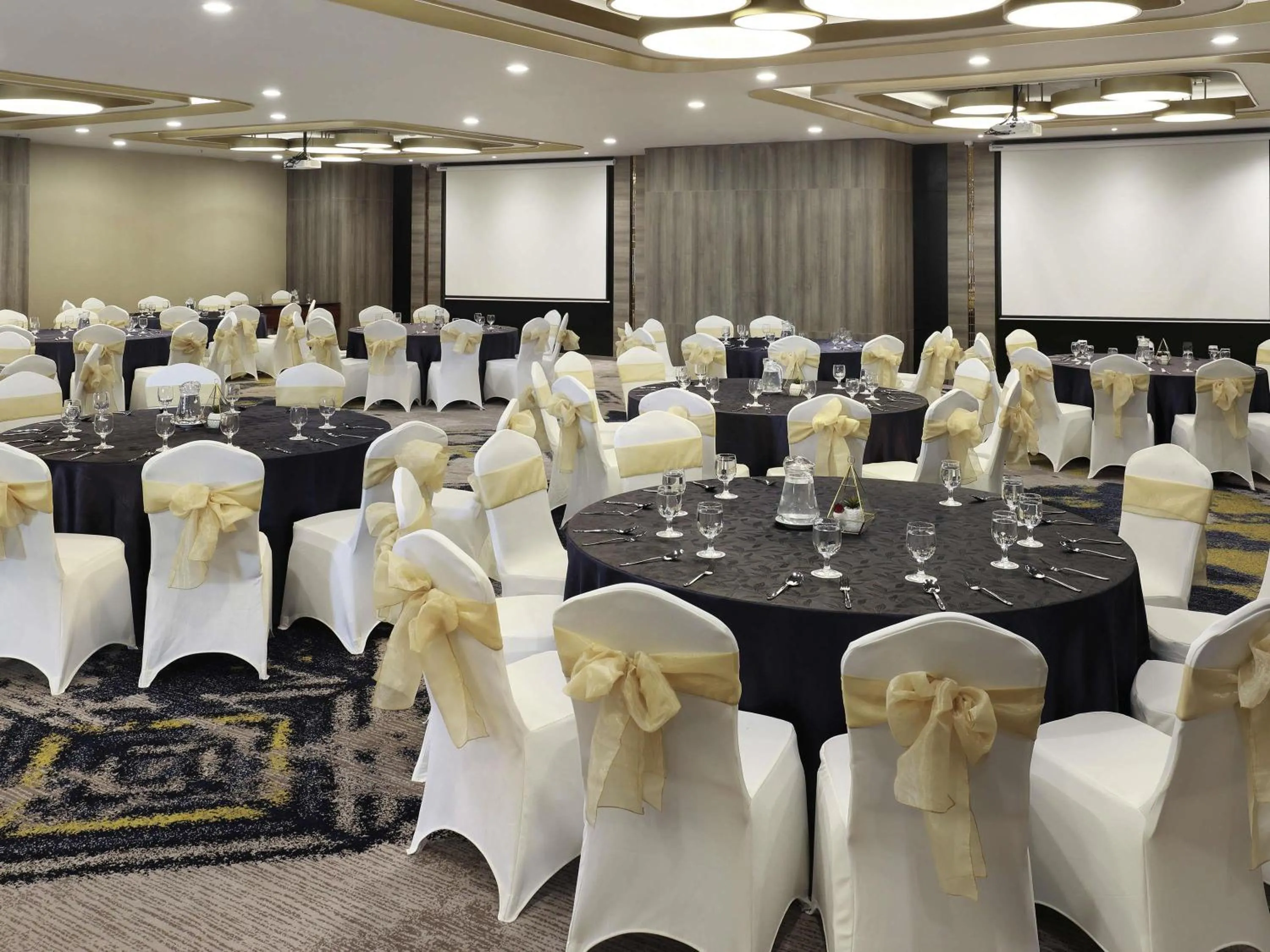 Meeting/conference room in Mercure Makassar Nexa Pettarani